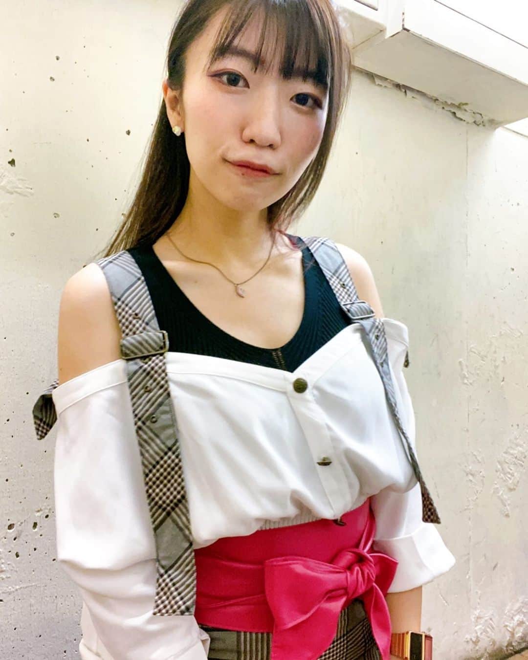 ぱいぱいでか美のインスタグラム：「アポカリ衣装、最近のチェックのやつ！ ꙳ #APOKALIPPPS #アポカリ初ワンマン ꙳ ワンマンで着た3着シリーズ！これで終わり！ 衣装替えのあるライブ、間に合うか緊張したけど めちゃ楽しかったな〜 これは1着目だったので開演前にのんびり着替えられてよかったです。笑」