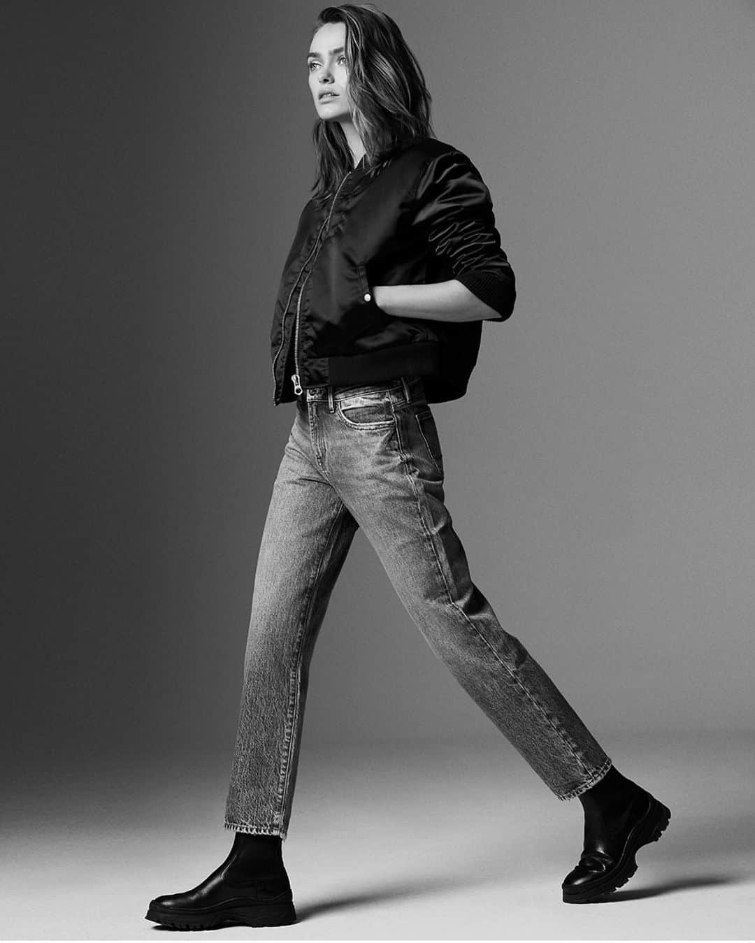 のインスタグラム：「Jeans on, zoom in, zoom out. Meet the Bardot straight fit Jean. #denham #jasondenham #denhamthejeanmaker #jeans #denim #thetruthisinthedetails」