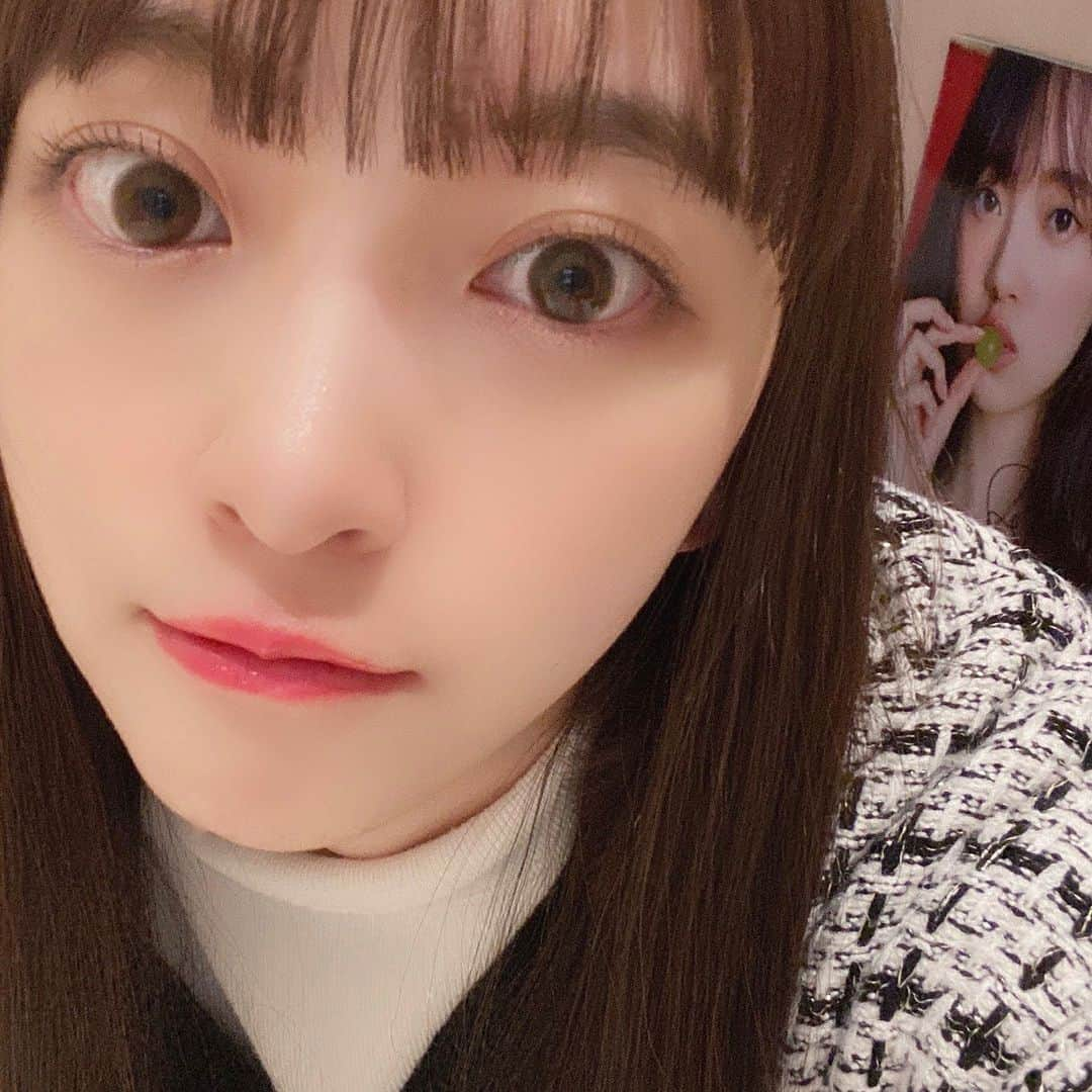 堀未央奈さんのインスタグラム写真 - (堀未央奈Instagram)「🇫🇷  2nd写真集のパネルを 編集部さんにいただいたので 飾ってます  わたしがふたり🌝  #乃木坂46 #堀未央奈 #いつかの待ち合わせ場所 #みてくれたかな　？」11月15日 0時32分 - horimiona_official