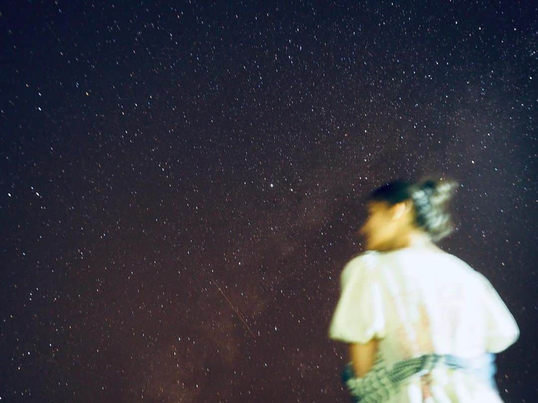 ウッラサヤー・セパーバンさんのインスタグラム写真 - (ウッラサヤー・セパーバンInstagram)「Cosmic dreamsss ✨ sky full of stars... the Milky Way... a gentle breeze 🤤 wouldn’t mind this view over and over and over <3」11月15日 0時41分 - urassayas