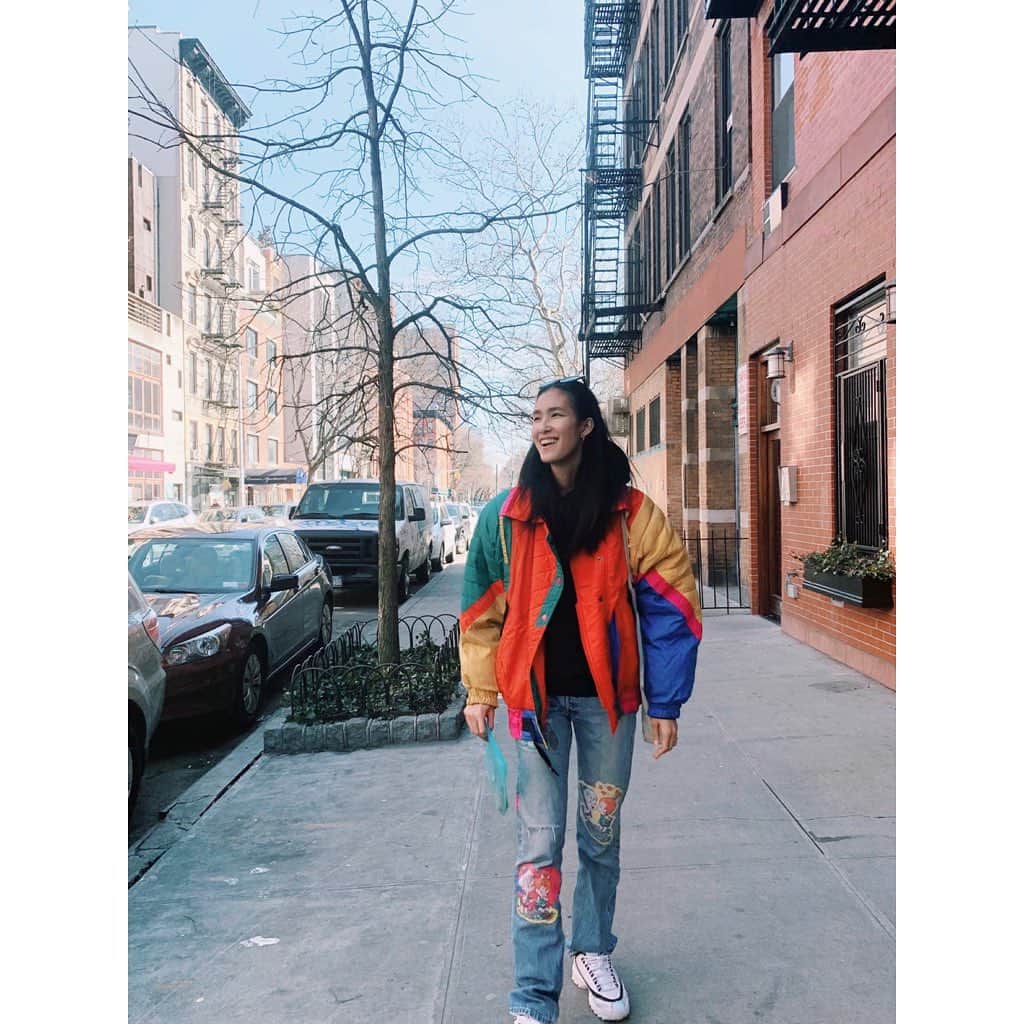金原杏奈のインスタグラム：「I started composting ♻️🐛🌎 ・ 〻今年から始めたこと〻 ニューヨークのアパートじゃ無理と 思っていたけど、近所のグリーンマーケットで 生ゴミを回収してくれると知って、 今年の初めからコンポストを始めました！ スタッシャーに入れて普段は冷凍保存。 野菜の切り方が変わってゴミを なるべく出さないようになったり 地球への意識が変わりました🤲🏻 ・ #zerowaste #ecology #compost  #ゼロウェイスト #ゴミ削減」