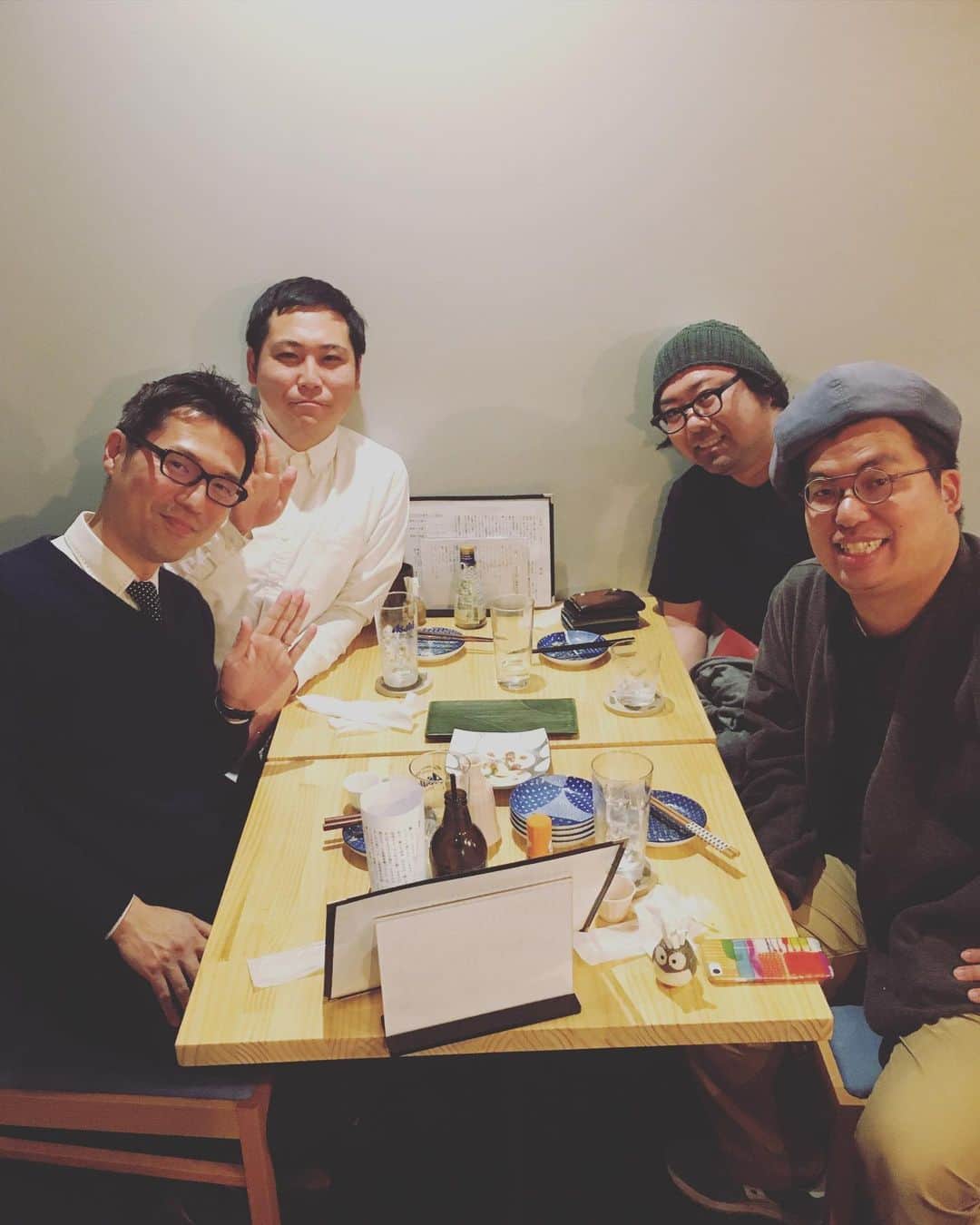 モッチェ 永井さんのインスタグラム写真 - (モッチェ 永井Instagram)「ここんとこサイキン。﻿ ①リン・テ伊藤さんと合奏後にゼロ距離で。たのし〜﻿ ②ムスコと玉蹴り。本当はバレーボールがやりたいこの頃。サーブとか打ちたい！ ③リョータくん企画で100年ぶりに居酒屋へ。ジョゼさん、パッポンさんと食い気味で語らう。時間足りないです。第2回やりましょう！﻿ ④ムスコの晴れ姿。七五三で袴姿。時の流れはアナ早し。うれしくもあり、さみしくもあり。15年後も朗らかで健康でありますように。」11月15日 1時02分 - mocche_nagai