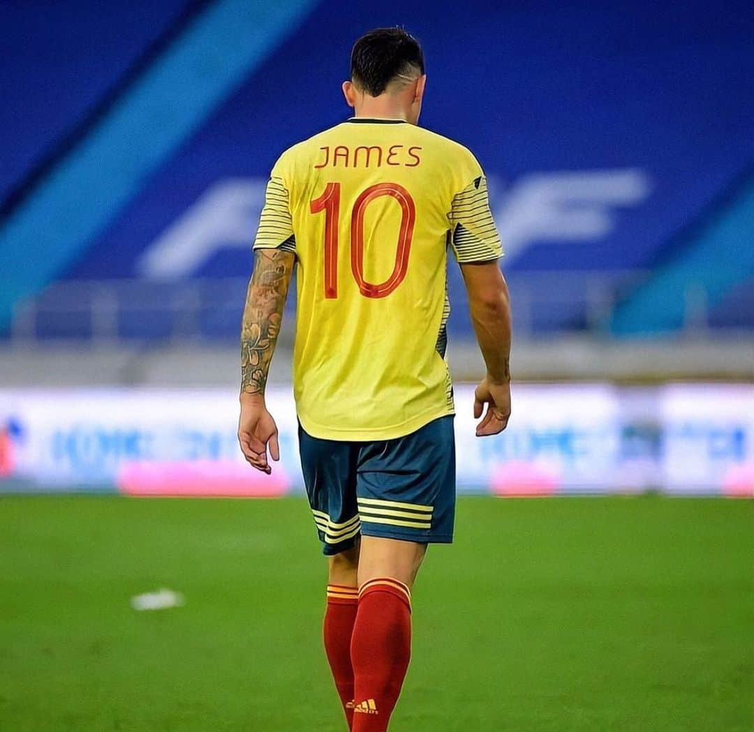 ハメス・ロドリゲスのインスタグラム：「Hay que levantar la cabeza, somos ganadores. La única derrota es rendirse, todo lo demás es parte del camino. 💪🏼🇨🇴」