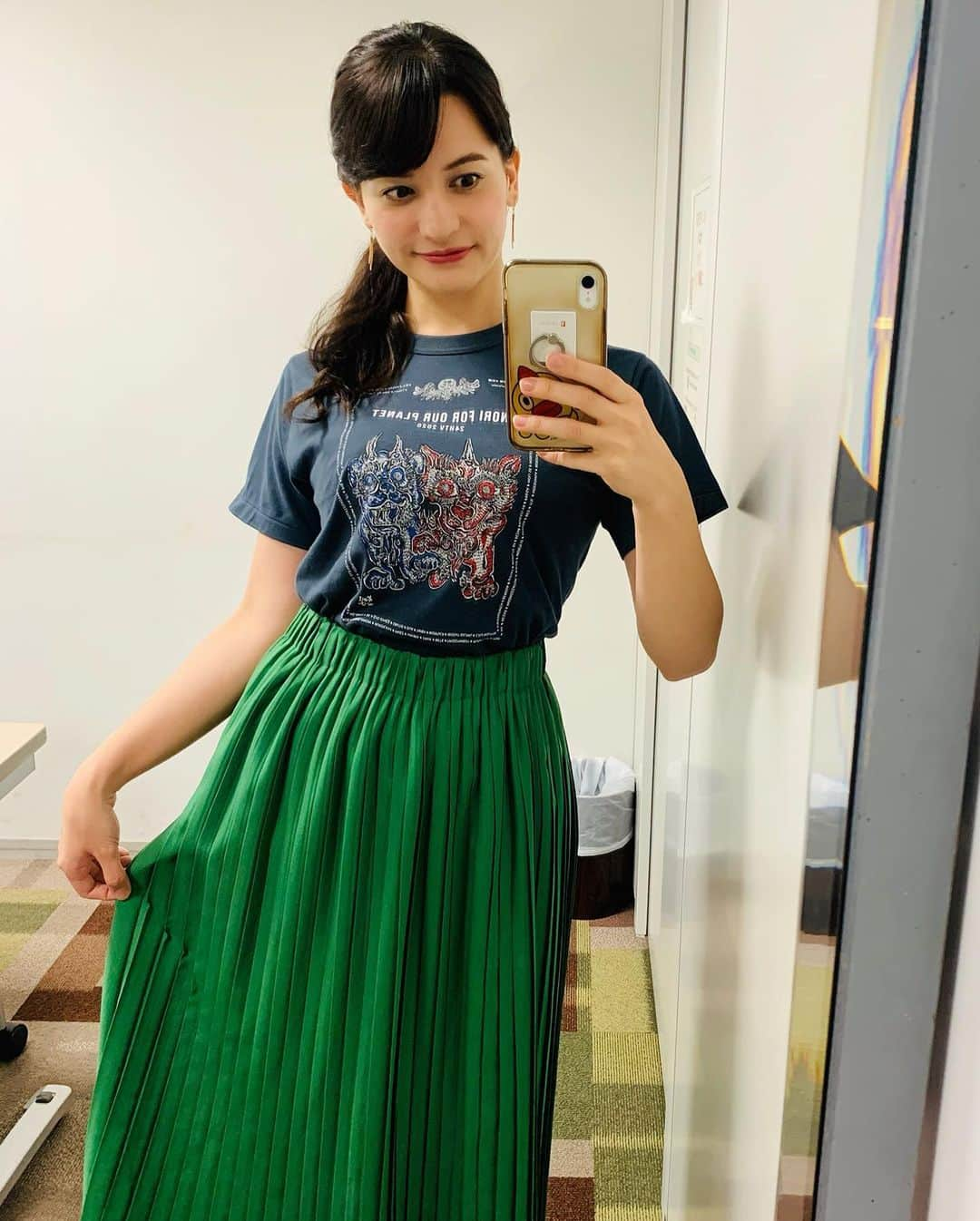 エリザベス・ハードキャッスルさんのインスタグラム写真 - (エリザベス・ハードキャッスルInstagram)「news every.衣装👗 . 24時間テレビウィークだったとき チャリTシャツと合わせた衣装でした🌱 . 8月17日(月) 爽やかで夏らしい色合い！ 黄色のTシャツとの相性もよかったです💙 . 8月18日(火) お気に入りだった濃いグレーのTシャツ！ パリッとした緑のスカートは案外いろいろなものに合わせやすい🧐🍀 . トップス　@msgracy_official  スカート　@galanos_official  . 8月19日(水) 写真が撮れてなかったんですけどこの日はピンクのTシャツで、ピンクコーデでした💗 リバティ柄って大好き💕 . トップス　@tbis_studio  スカート　@msgracy_official  . 素敵なお衣装をありがとうございました😊 . #日本テレビ #newsevery. #アナウンサー #キャスター #アナウンサー衣装」11月14日 16時19分 - elizabeth_hc49