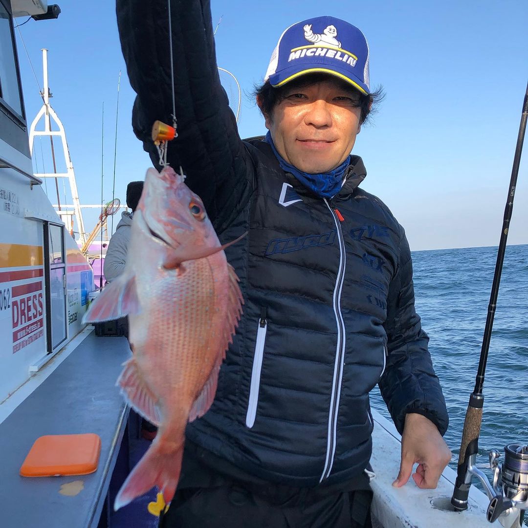 原田哲也さんのインスタグラム写真 - (原田哲也Instagram)「また行ってしまいました。 釣り‼️後半2時間くらいは船酔いとの戦いでしたが！ 鯛16匹‼️釣りました。 食べる分だけお持ち帰り、あとはリリースまた次回楽しませてもらいます。 ＃釣り#つる丸#シマノ#ジャッカルロッド#hyod#千葉大原沖」11月14日 16時26分 - tetsuya_harada31