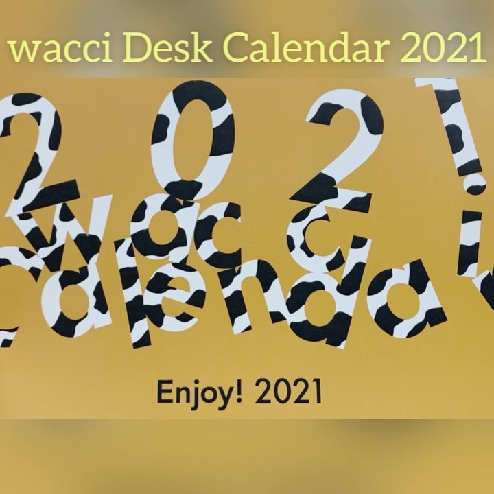 のインスタグラム：「. wacci Desk Calendar 2021 online shopにて発売中！ . ワチ公達が毎月のデザインを持ち上げているデザイン！ メンバーからの月ごと一言コメントをお楽しみに！ . online shop限定デザインの差し込みカードもお見逃し無く！ . ▼詳しくはこちら https://wacci.jp/202139-2/ . #wacci #カレンダー #2021」