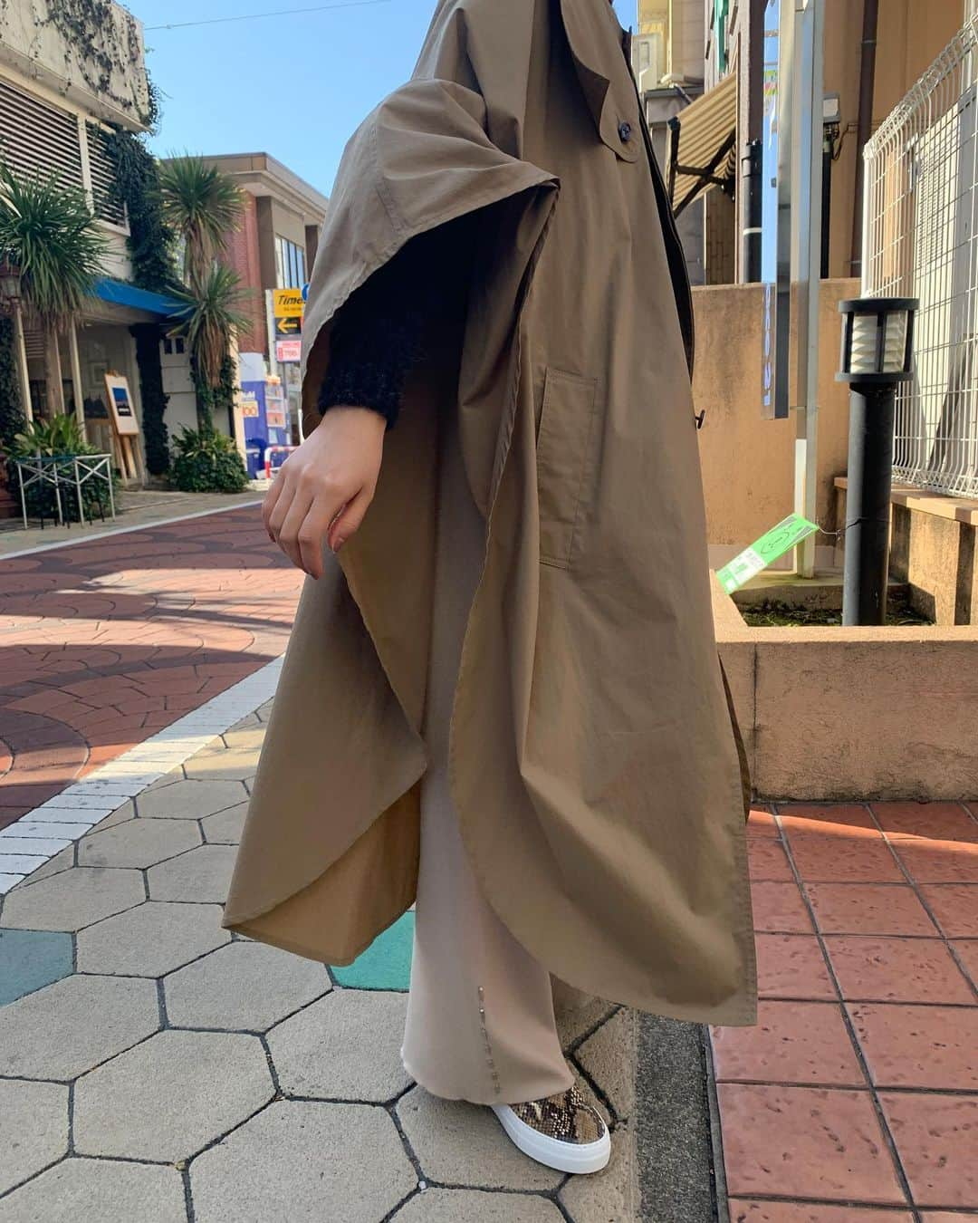 【ANN DE ARKさんのインスタグラム写真 - (【ANN DE ARKInstagram)「PICKUP ITEM﻿ ﻿ 《 INSCRIRE 》﻿ cloak trench coat﻿ ￥141,900（税込）﻿ ﻿ 《 AURALEE 》﻿ ALPACA WOOL SUPER LIGHT KNIT P/O﻿ ￥33,000（税込）﻿ ﻿ 《 TAN 》﻿ SMOOTH JODHPURS PANTS﻿ ￥45,100（税込）﻿ ﻿ 《 PELLICO SUNNY 》﻿ SLIP ON(PYTHON)﻿ ￥38,500（税込）﻿ ﻿ ﻿ スタッフ身長158cm﻿ ﻿ ﻿ オフィシャルサイトの在庫と店頭在庫は共有しております。﻿ 商品に関しましては、お気軽にコメントや店舗までお問い合わせください。﻿ ⬇︎⬇︎⬇︎﻿ @ann_de_ark  @arknets_official﻿ #fashion #栃木 #宇都宮 #ショップ  #arknets #anndeark #annstyling #anncode  #MADISONBLUE #PHOTOCOPIEU ##auralee #pellico #auralee #tanjpn」11月14日 16時48分 - ann_de_ark