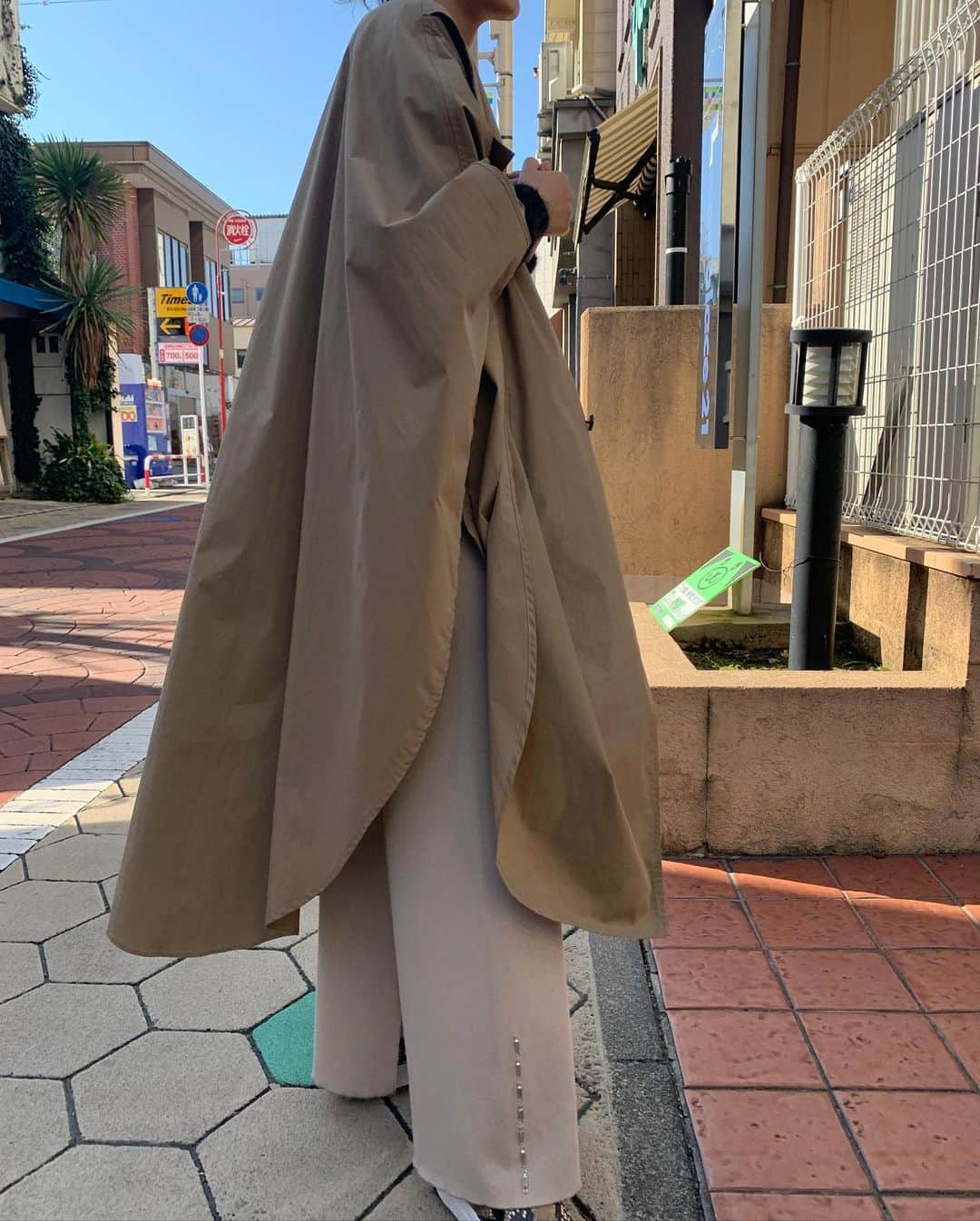 【ANN DE ARKさんのインスタグラム写真 - (【ANN DE ARKInstagram)「PICKUP ITEM﻿ ﻿ 《 INSCRIRE 》﻿ cloak trench coat﻿ ￥141,900（税込）﻿ ﻿ 《 AURALEE 》﻿ ALPACA WOOL SUPER LIGHT KNIT P/O﻿ ￥33,000（税込）﻿ ﻿ 《 TAN 》﻿ SMOOTH JODHPURS PANTS﻿ ￥45,100（税込）﻿ ﻿ 《 PELLICO SUNNY 》﻿ SLIP ON(PYTHON)﻿ ￥38,500（税込）﻿ ﻿ ﻿ スタッフ身長158cm﻿ ﻿ ﻿ オフィシャルサイトの在庫と店頭在庫は共有しております。﻿ 商品に関しましては、お気軽にコメントや店舗までお問い合わせください。﻿ ⬇︎⬇︎⬇︎﻿ @ann_de_ark  @arknets_official﻿ #fashion #栃木 #宇都宮 #ショップ  #arknets #anndeark #annstyling #anncode  #MADISONBLUE #PHOTOCOPIEU ##auralee #pellico #auralee #tanjpn」11月14日 16時48分 - ann_de_ark