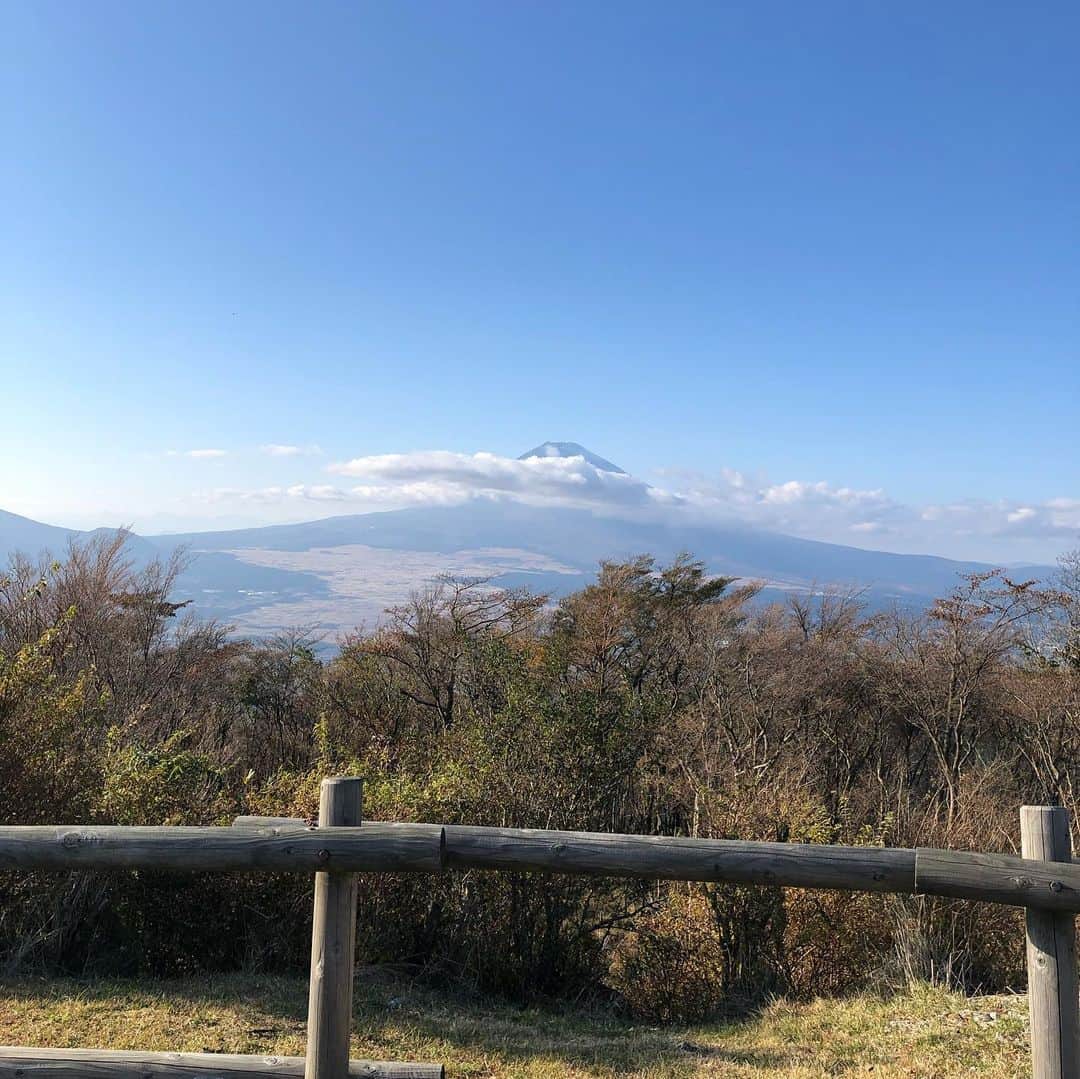 山下莉奈さんのインスタグラム写真 - (山下莉奈Instagram)「深呼吸✨🗻🍁  #富士山　#mtfuji #静岡 #shizuoka」11月14日 16時50分 - rinayamashita