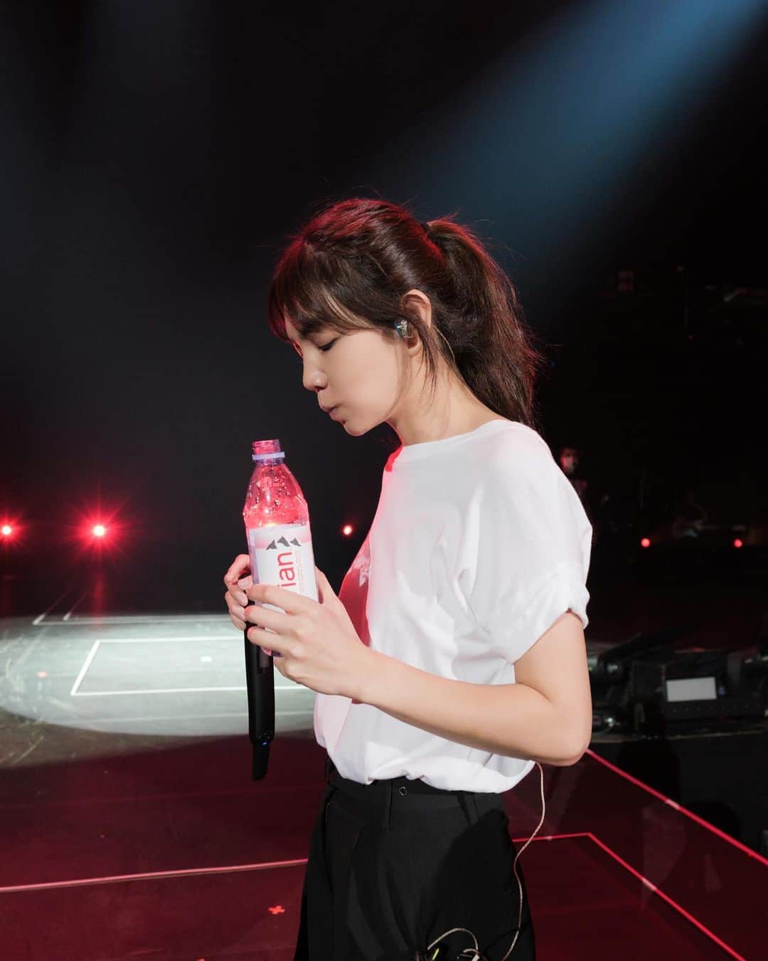evianのインスタグラム：「Our brand ambassador @him_ella0618 has been gearing up for her solo tour, The Ella Show – going live during a two-day multi-faceted event this weekend in Taipei!  We’re thrilled to be her hydration partner throughout this journey, and even if we can’t be there to enjoy her show in person, we’re sure she will  bring her positive energy to her fans 💙  #evian #evianwater #evianpartner #stayhydrated #theellashow」