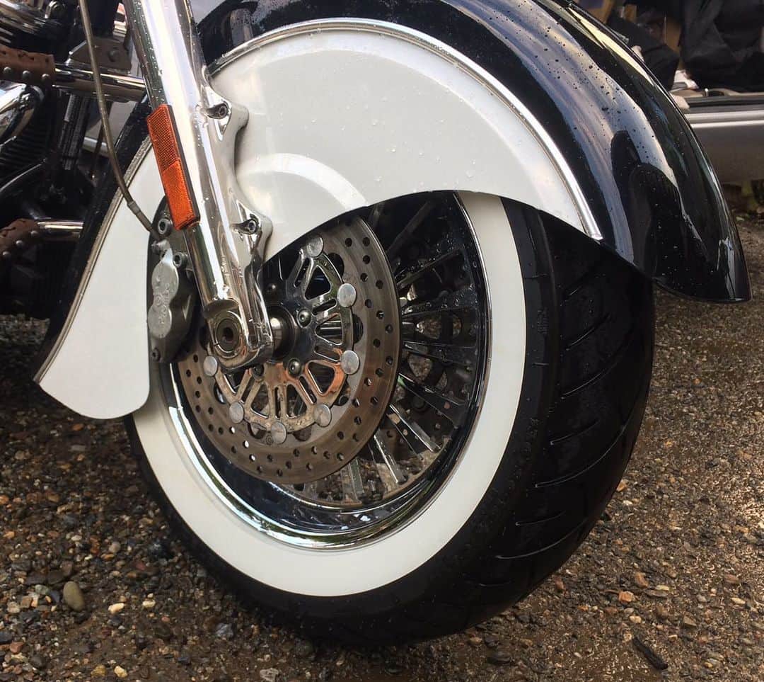 世田谷ベースさんのインスタグラム写真 - (世田谷ベースInstagram)「#総務雄一郎 #総務雄一郎となになに #motorcycle #indian #wheels #custom#ホィール#カスタム#ビレット#bike#インディアン  Indian chief deluxe Kings mountain モデル ビレットクローム フロントフェンダーとのバランスがcoolですね^_^」11月14日 17時04分 - soumu_yuichiro