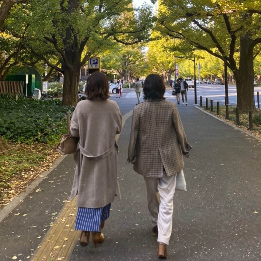 ai.takahashi328さんのインスタグラム写真 - (ai.takahashi328Instagram)「これ数週間前ですが、先日この近く歩いたら更に秋めいてた🥺　 この辺り、いいですよね✨ 特に紅葉の時期は好きなので、何度も散歩に行ってしまいます。 けど踏まれた銀杏のニオヒは苦手😇  #銀杏並木 #外苑前いちょう並木  #東京の紅葉 #紅葉 #いちょう並木」11月14日 17時07分 - ai.takahashi328