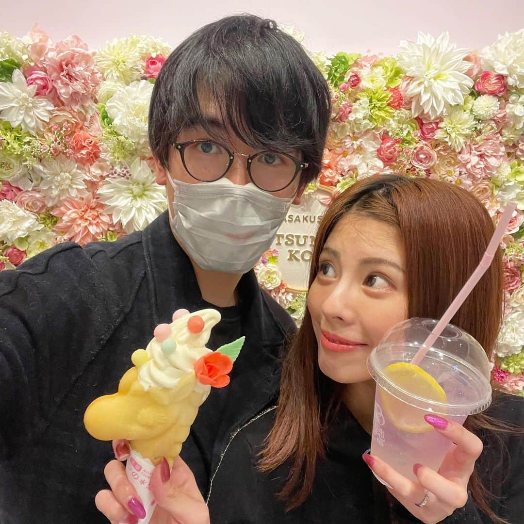 桜花りなさんのインスタグラム写真 - (桜花りなInstagram)「＊ 何でも付き合って笑ってくれる 彼氏・旦那って良いよねฅ*•ω•*ฅ💕 (小顔加工してるのでマスクに口紅) 浅草にあるユニコーンカフェ🦄 可愛いくて美味しくて店員さんも とっても親切で大好きなお店😘!! ・ ・ #浅草　#ユニコーン　#yunicorn #浅草つの恋 #可愛いカフェ」11月14日 17時10分 - xxyuricornxx