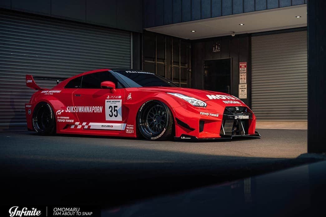 のインスタグラム：「First LB Silhouette WORKS GT Nissan 35GT-RR #motul racing colors in Thailand 🇹🇭!! Well done !! Love the racing style !! You can choose any LB style whatever you want !! Photo by @omomaru_jm69  Special thanks to  @infinite_motorsport & @libertywalk_thailand & @janim78 & @punyawi_suphan & @armulo.t & @ahamix & @marymeawv12 & @biley_twinb & @thewrapicon & @ttanz & @reckless_new !!」