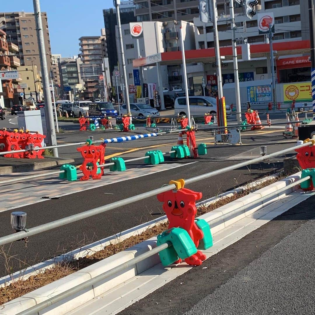 菊池桃子さんのインスタグラム写真 - (菊池桃子Instagram)「*  仕事で千葉県に行きました。 車窓から🚗外を見たら、  千葉県のマスコットキャラクターの、 「チーバくん」が沢山！！  可愛らしい！  #チーバくん」11月14日 17時22分 - momoko_kikuchi_official