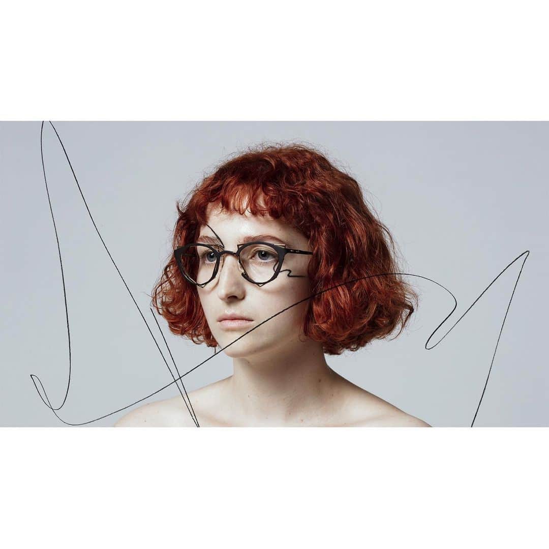 マサヒロマルヤマのインスタグラム：「Just Launched update new collection "doodle". I expressed a 360-degree animation with doodle lines. https://masahiromaruyama.com/  Art director : Makoto Sawada Photographer : Yume Hair and Make : 畑江 千穂 Retouch : 寺澤 恒 Frontend engineer : Jongmin Kim  #doodle #MASAHIROMARUYAMA #eyewear #sunglasses #maideinjapan」