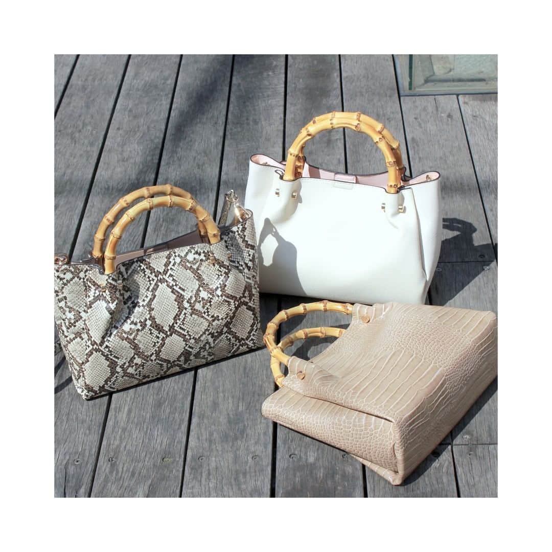 コレカウのインスタグラム：「ㅤㅤㅤㅤㅤㅤㅤㅤㅤㅤㅤㅤㅤ Recommend 🍂 全部で３色展開✨ ショルダーストラップ付きなのでアウターを着ても肩がけしやすいです。  ㅤㅤㅤㅤㅤㅤㅤㅤㅤㅤㅤㅤㅤ Nomber23 バンブーハンドルミニショルダー ¥6,050(in tax) ㅤㅤㅤㅤㅤㅤㅤㅤㅤㅤㅤㅤㅤ ㅤㅤㅤㅤㅤㅤㅤㅤㅤㅤㅤㅤㅤ ㅤㅤㅤㅤㅤㅤㅤㅤㅤㅤㅤㅤㅤ ㅤㅤㅤㅤㅤㅤㅤㅤㅤㅤㅤㅤㅤ ㅤㅤㅤㅤㅤㅤㅤㅤㅤㅤㅤㅤㅤ ㅤㅤㅤㅤㅤㅤㅤㅤㅤㅤㅤㅤㅤ #ミニショルダーバッグ #バンブーバック #パイソン柄バッグ  #ニュアンスカラー #くすみカラーコーデ #プチプラバッグ #プチプラ大人女子コーデ #Nombre23 #お出かけスタイル #カジュアルファッション #instafashion #summerfashion #ladysfashion #韓国ファッション #秋コーデ #秋服 #シンプルコーデ #大人カジュアル #大人女子 #カジュアルコーデ #サマーコーデ #fashion #chao_app #zozotown #perky_room」