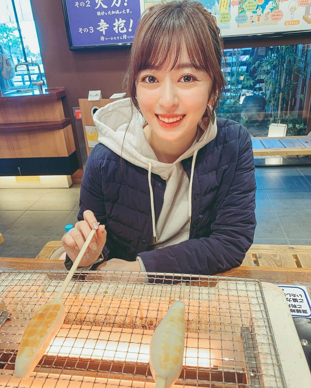 兼田日向子さんのインスタグラム写真 - (兼田日向子Instagram)「‪🎋‬ 松島で 笹かま焼き焼き🤤  おもちみたいに膨らんだら食べ頃だそう。 それまではひっくり返さず、待つ！ 辛抱！ （後ろに書いてた笑）  笹かまだいすきだけど、 自分で作るとより美味しいよね‪🎋‬💗  #笹かま焼き体験#松島#松島観光#笹かま#東北旅行#サロモ#東北女子#東北グルメ#松島グルメ#松島食べ歩き」11月14日 17時30分 - hinako523_k