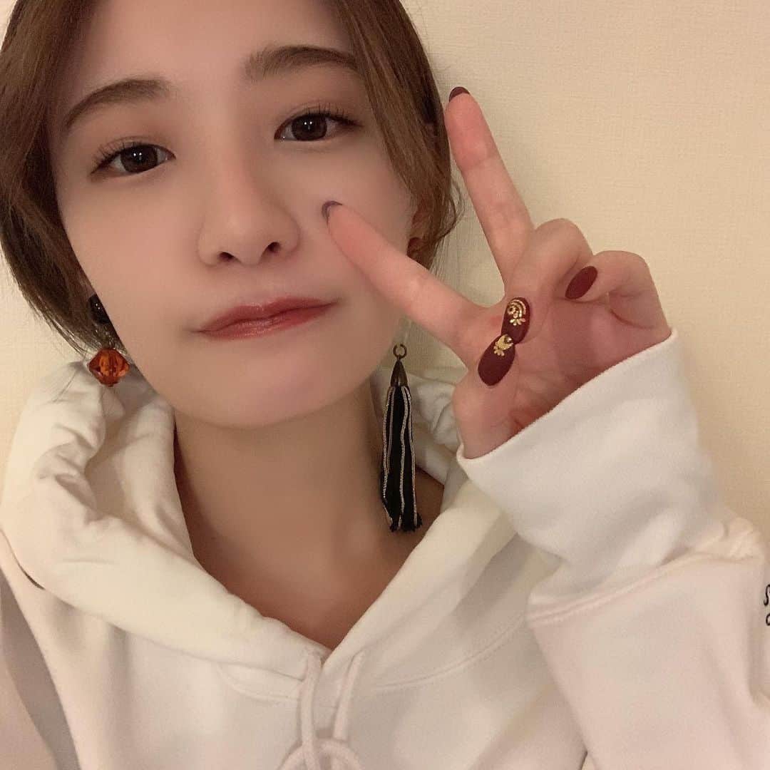 のインスタグラム：「お待たせしました〜  中田花奈です！  写真集用のアカウントでしたが、引き継ぎまして これからは中田が更新しまーす  因みに写真集は今も絶賛発売中ですよっ  がめついでしょ〜  まだインスタよくわかってないから みんな教えて  #ハッシュタグ逆になってない？ #僕は中田花奈ちゃん」