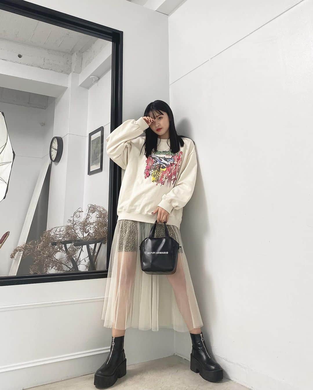 若林真帆のインスタグラム：「#まほこーで #ストリートファッション」