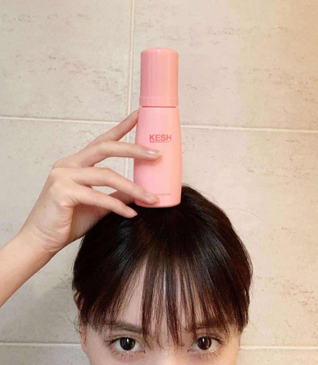 きなりのインスタグラム：「ビジュアルモデルをさせて頂いたKESH🧼が遂に発売しました👏 KESH @kesh_soap とはデリケートゾーン専用の石鹸ブランドです！ デリケートゾーンだけでなく肌の弱い人にもオススメ🛁 弱酸性で肌に優しいだけじゃなくて植物由来の保湿成分も沢山入っていて、 しかもモチモチの泡で出てくるから優しく簡単に洗うことができます🥰 わたしもずっと肌が弱いことに悩んでいて、でもKESHならこれからの乾燥の季節も安心だなと思ってます🙏❄️ 自分の身体は自分で大事にケアしていきたいね🥰」