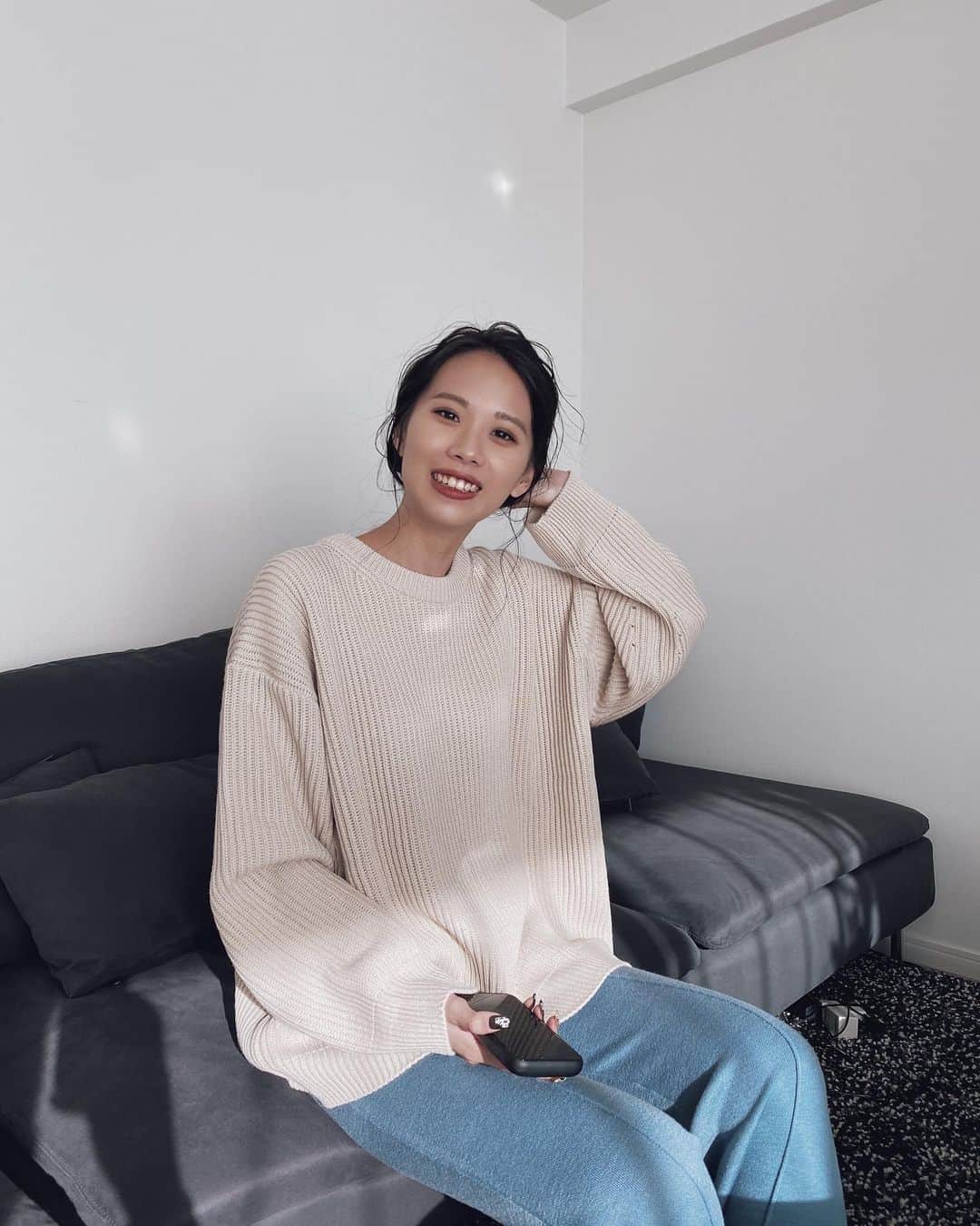 藤木祐凪のインスタグラム：「お昼はknit1枚で出かけられるから サイズ感重要🧶🐏  #envylook  #envylook_japan」