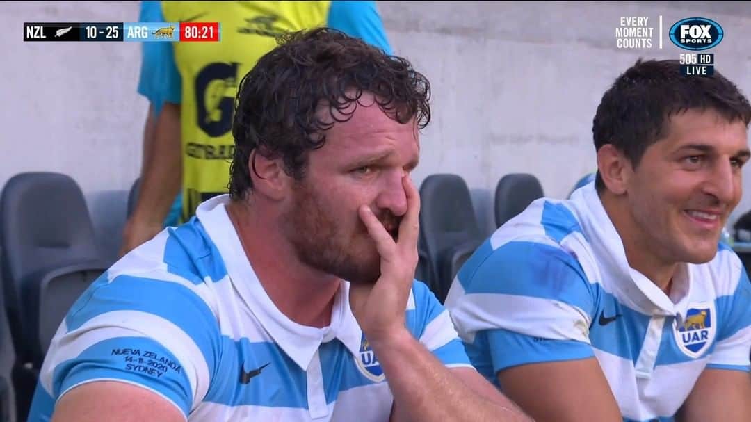 FOX・スポーツ・ラグビーのインスタグラム：「Pure emotion as The Pumas get their FIRST WIN EVER over the All Blacks 🙌 💪  #TriNations highlights brought to you by @4pinesbeer 🍻  #NZLvARG」