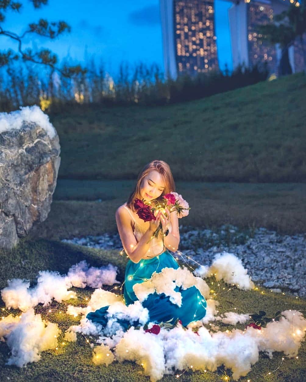 Nicole Chenのインスタグラム：「When life is blissful and reminiscing the beauty of life #photoshoot #conseptshoot #photoshootsg #sgphotoshoot #photoshootideas💭 Conceptual shoots with @davidlovetofly」