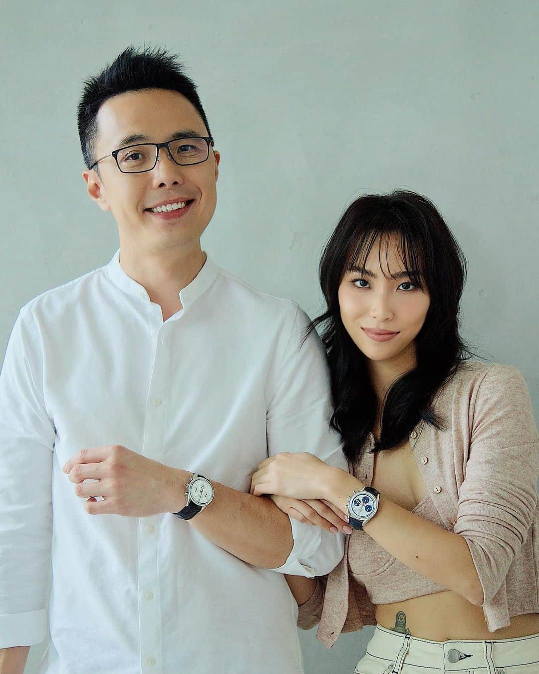 ソニアのインスタグラム：「Swipe for our true selves 🤷🏻‍♀️ I’m so proud of @jermsng for being such a champ and taking on a full video shoot with me! Thank you @tatlersingapore @tagheuer for such a fun Saturday, we can’t wait to see the end product (with lots of our quirks no less 🤪)   We are both wearing the iconic, limited edition #TAGheuerCarrera, and the one I have on is the Montreal style with three blue azurage counters 💙  #dontcrackunderpressure  Hair and makeup by: @benjioo  Fresh haircut & colour by: @leekaja.jerry Styling: @violetfoocraze Pics: @nicolequek」