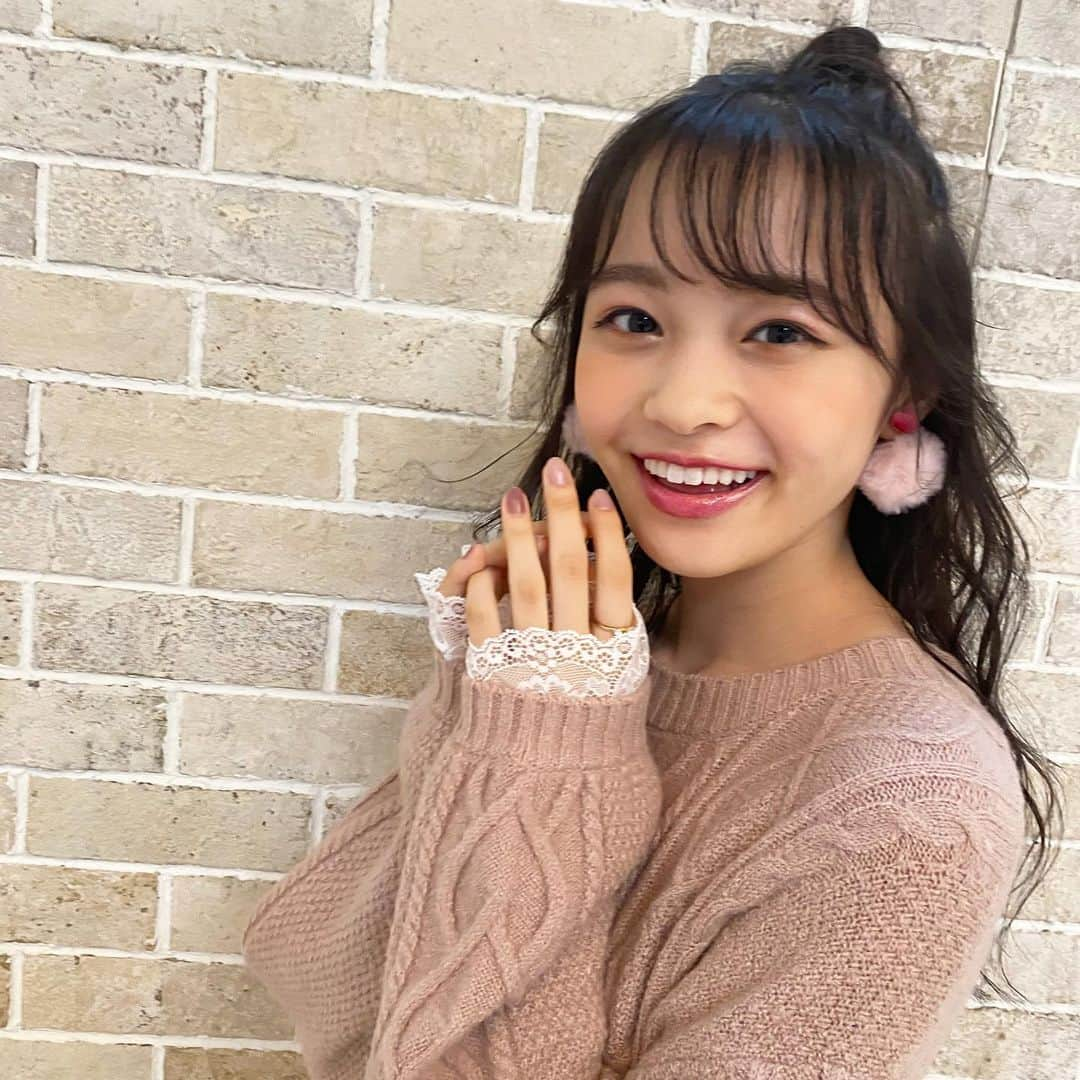 林芽亜里さんのインスタグラム写真 - (林芽亜里Instagram)「🎀﻿ BIGニュースです！！﻿ ＊アンラブ×アムコラボワンピ﻿ ＊アンラブ×メアリコラボワンピ﻿ 11/16(月)に発売します♡﻿ ﻿ あむちゃんとめありのこだわりが詰まったワンピです🌱﻿ コラボワンピを見た時はすごく嬉しかったです。GUのスタッフさん色々ありがとうございました！そしていつも応援して下さるみなさんありがとうございます！﻿ ﻿ 全国のGU店舗とオンラインストアで購入できます！﻿ 沢山の皆さんのお気に入りの1着になるといいな〜💕ぜひぜひゲットしてくださいね☺️﻿ ﻿ ニコラTVでの制作の裏側もぜひチェックしてみてね~﻿ ﻿ ~アンラブコラボワンピ発売カウントダウン２Days ~﻿ ﻿ ﻿ #GU #アンラブ#AND24LOVELY #ニコラ　#発売決定　#林芽亜里」11月14日 17時45分 - meari__hayashi