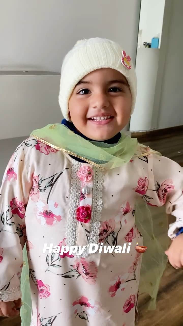 Gaurav Tanejaのインスタグラム：「Happy Diwali everyone #diwali #HappyDiwali #flyingbeast」