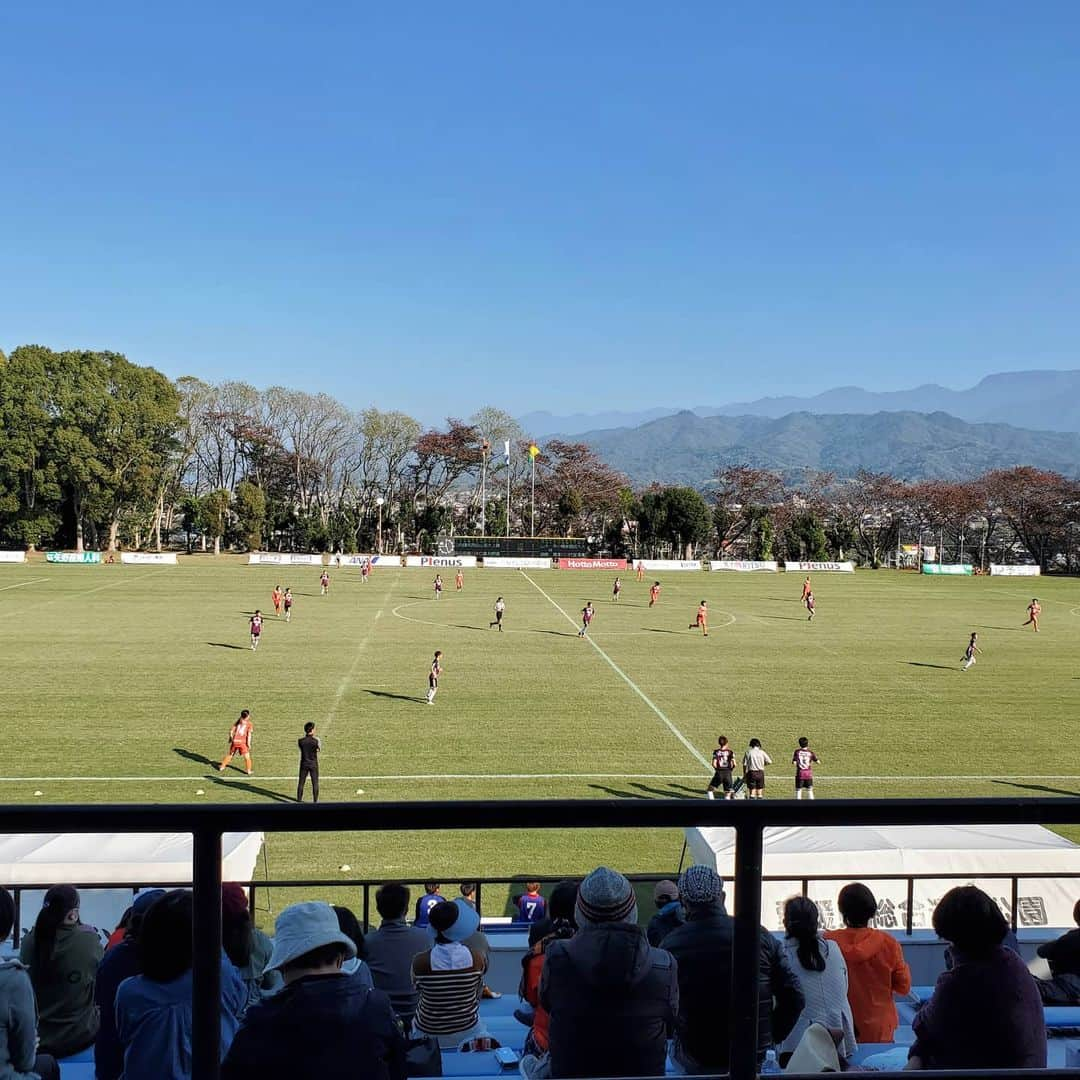 岡本昌弘のインスタグラム：「愛媛FCレディースのホーム最終戦行ってきました。結果は残念だったけどたくさんのサポーターがいて良い雰囲気でした。引退発表した千葉の山根ちゃんにも会えたし良かったです。 両チーム頑張ってて良い刺激をもらえました。明日は自分たちの番だぜい。頑張ろう！」