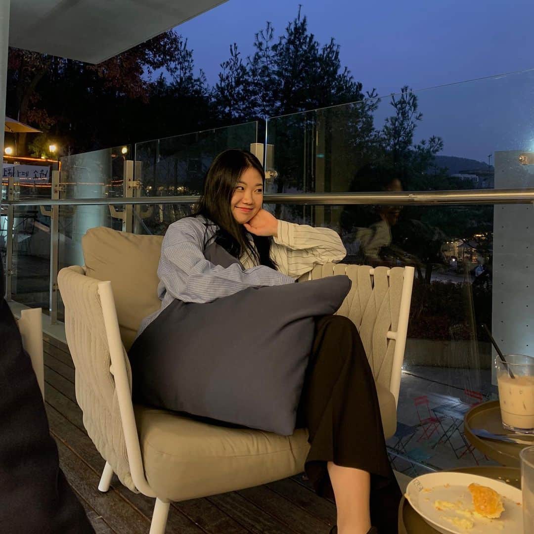 金海珍のインスタグラム：「이게 바루 힐링이지이🍀✨ #파주 #헤이리마을 #가든어스」