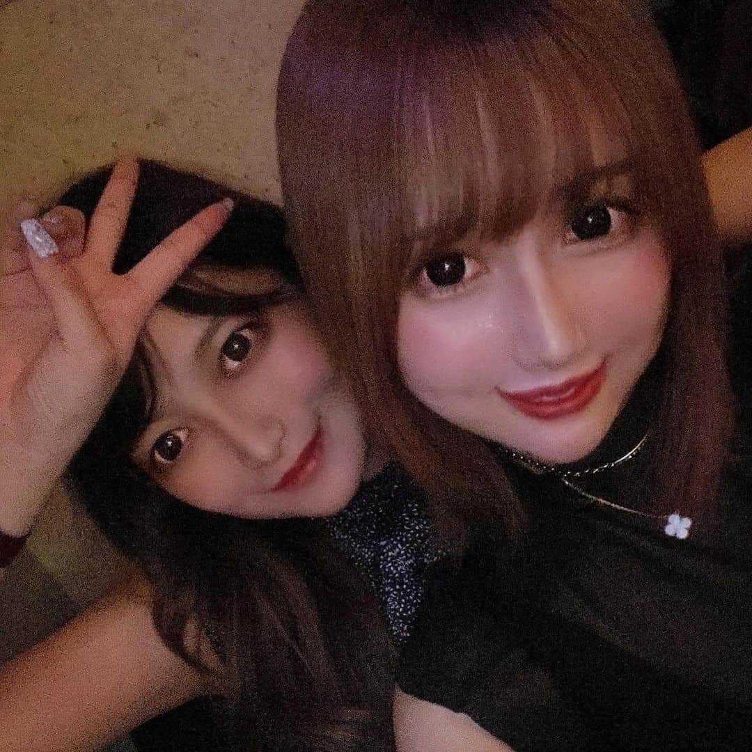 SEIRAのインスタグラム：「パリコレひなのちゃん☺️☺️🌸 大好きなファミリーの 私のお姉ちゃん☺️💗💗 長女はりおさん😳💗💗 お仕事でもなにに対してでも 末っ子でいたい😔💗笑 末っ子でいさせてくれますか？😣✨  #札幌#すすきの#自撮り#自撮り女子」