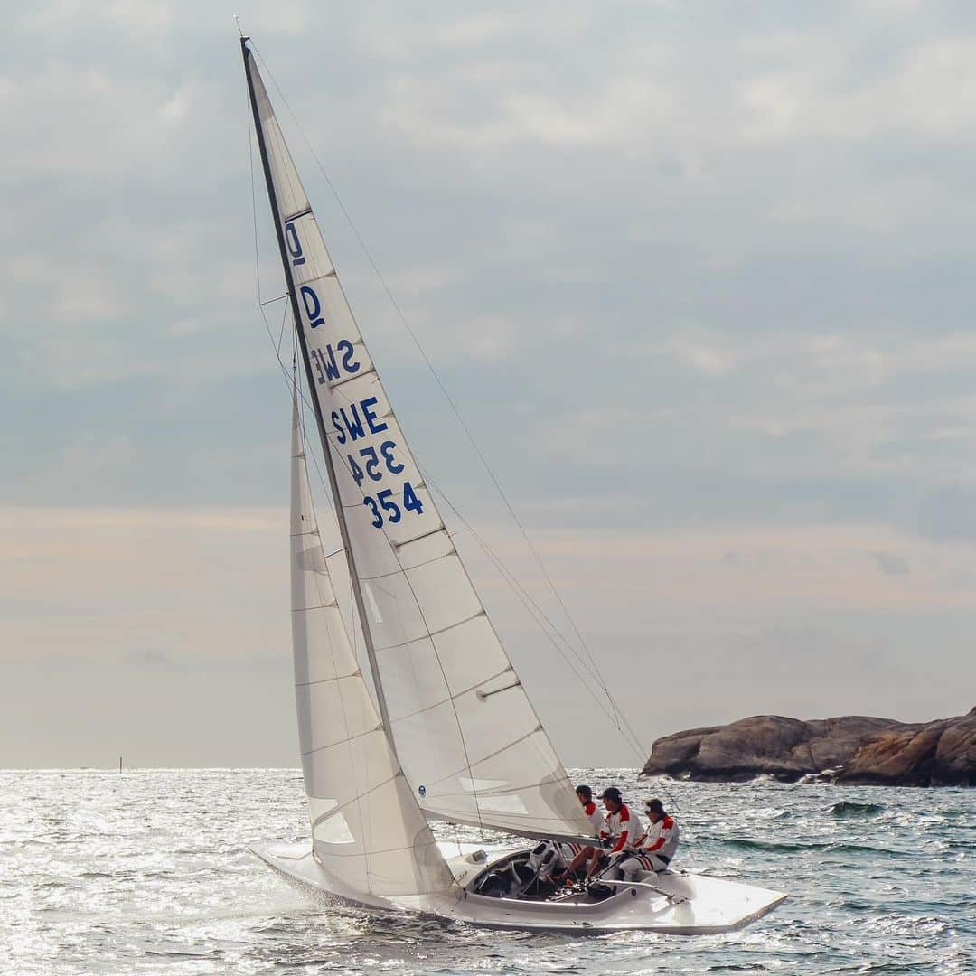 ヘンリロイドさんのインスタグラム写真 - (ヘンリロイドInstagram)「Which boat do you love to sail? Comment below 👇 #sailing #sail #sailors#ocean #sea」11月14日 18時00分 - henrilloyd_