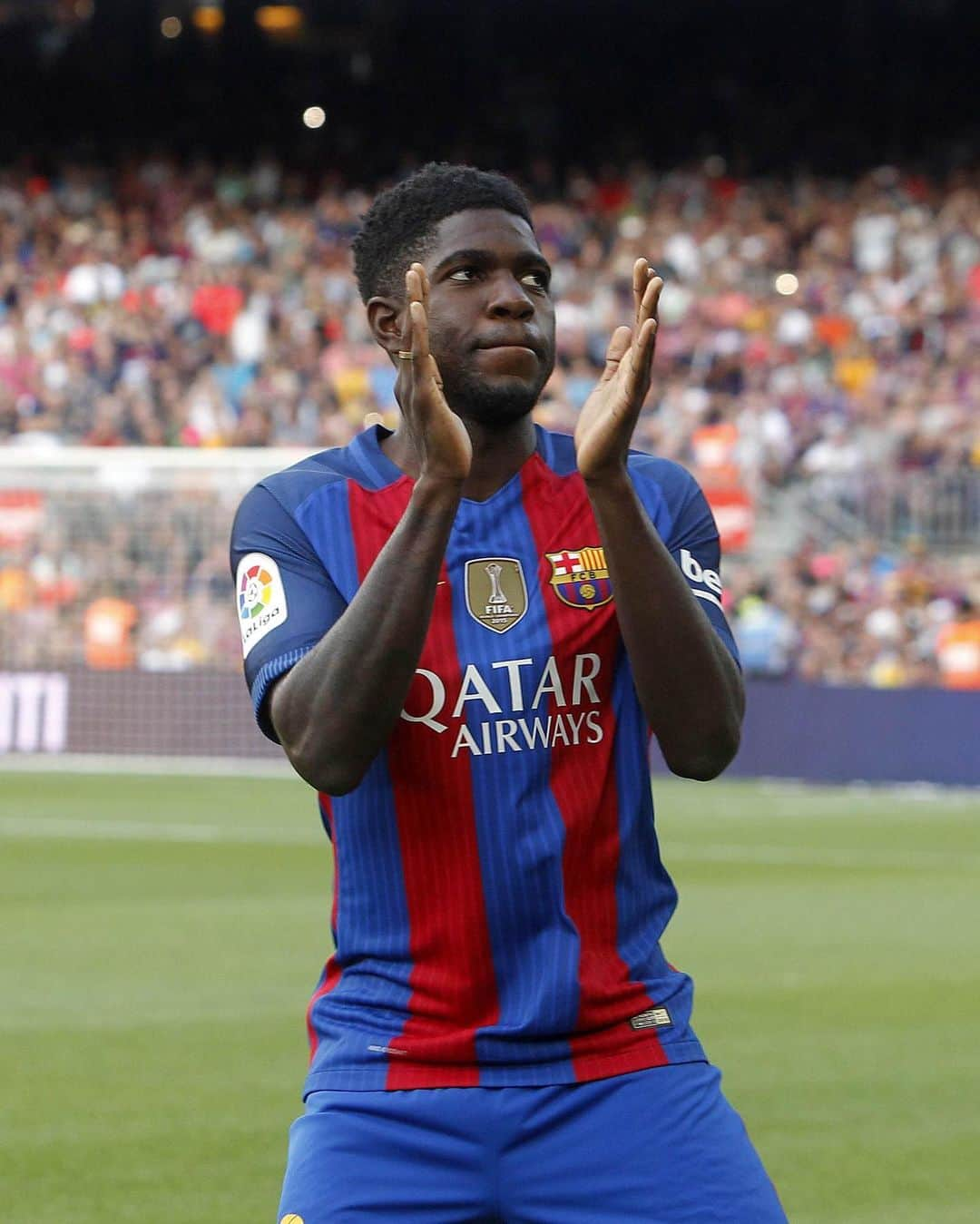 LFPさんのインスタグラム写真 - (LFPInstagram)「@samumtiti turns 27 years old today... Happy Birthday! 🎂🇫🇷  Umtiti cumple 27 años... ¡Muchas Felicidades! 🎂🇫🇷  #Umtiti #HBD #HappyBirthday #Barça #LaLigaSantander #LaLiga #YouHaveToLiveIt #HayQueVivirla」11月14日 18時00分 - laliga