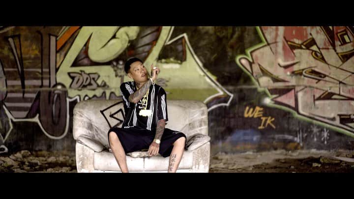賽 a.k.a. BADSAIKUSHのインスタグラム：「OUTLAW / #BADSAIKUSH "#舐達麻 " Feat.#KENNY_G (prod. #GREENASSASSINDOLLAR)」
