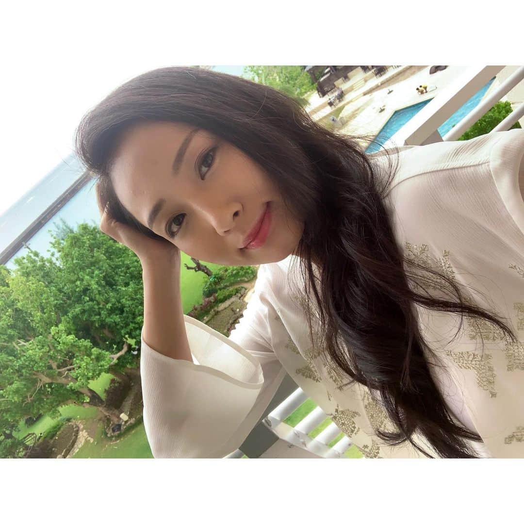 のインスタグラム：「時差スタグラム📷 もう何週間前かな❓笑 . . はやくiPhone12に替えたい📱 . #司会 #mc #モデル #model #リポーター #ナレーター #reporter #ナレーション #スポーツmc  #イベント #イベントmc #神戸麻衣 #沖縄 #宮古島」