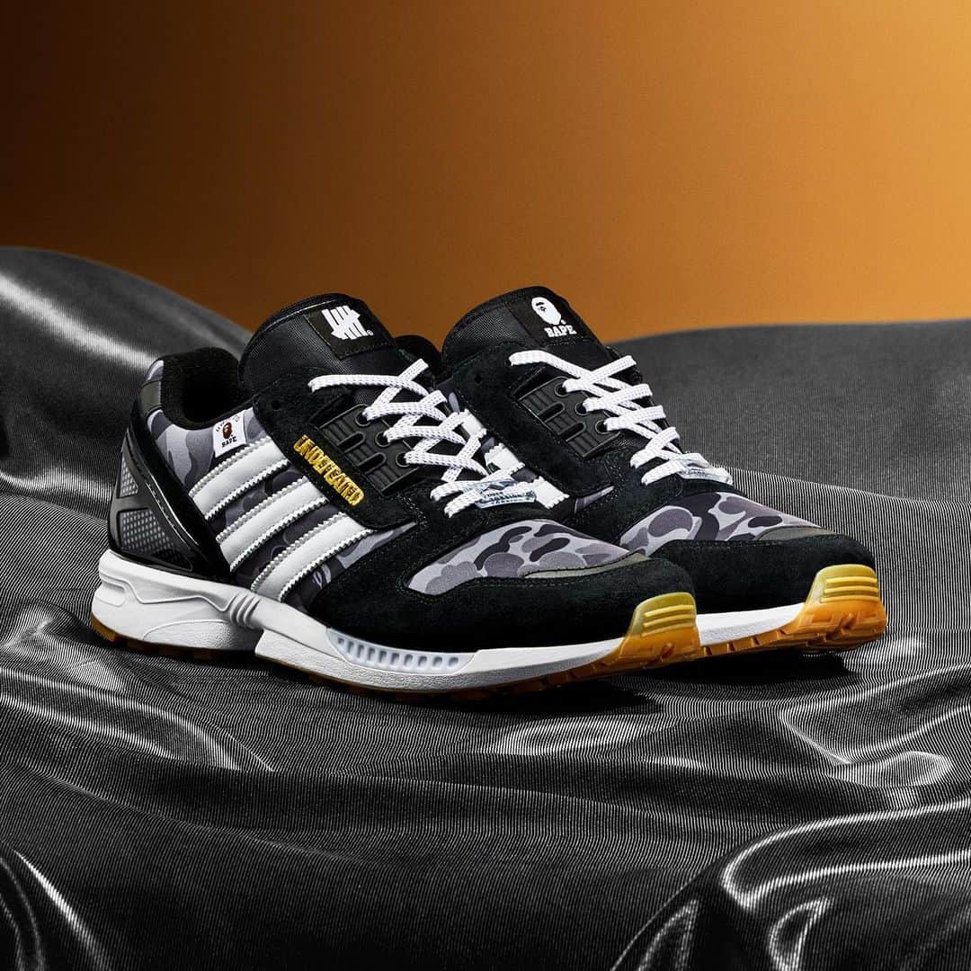 adidas Originalsさんのインスタグラム写真 - (adidas OriginalsInstagram)「BAPE x UNDFTD, paying homage to a legacy of collaboration and fearless creativity, our three brands come together to acknowledge the history of #adidasZX. The ZX 8000’s arrive globally  November 20th. The black colorway is available through BAPE, Undefeated, and adidas.com/A-ZX, while the green arrives exclusively through BAPE and Undefeated. #AtoZX​」11月14日 18時09分 - adidasoriginals