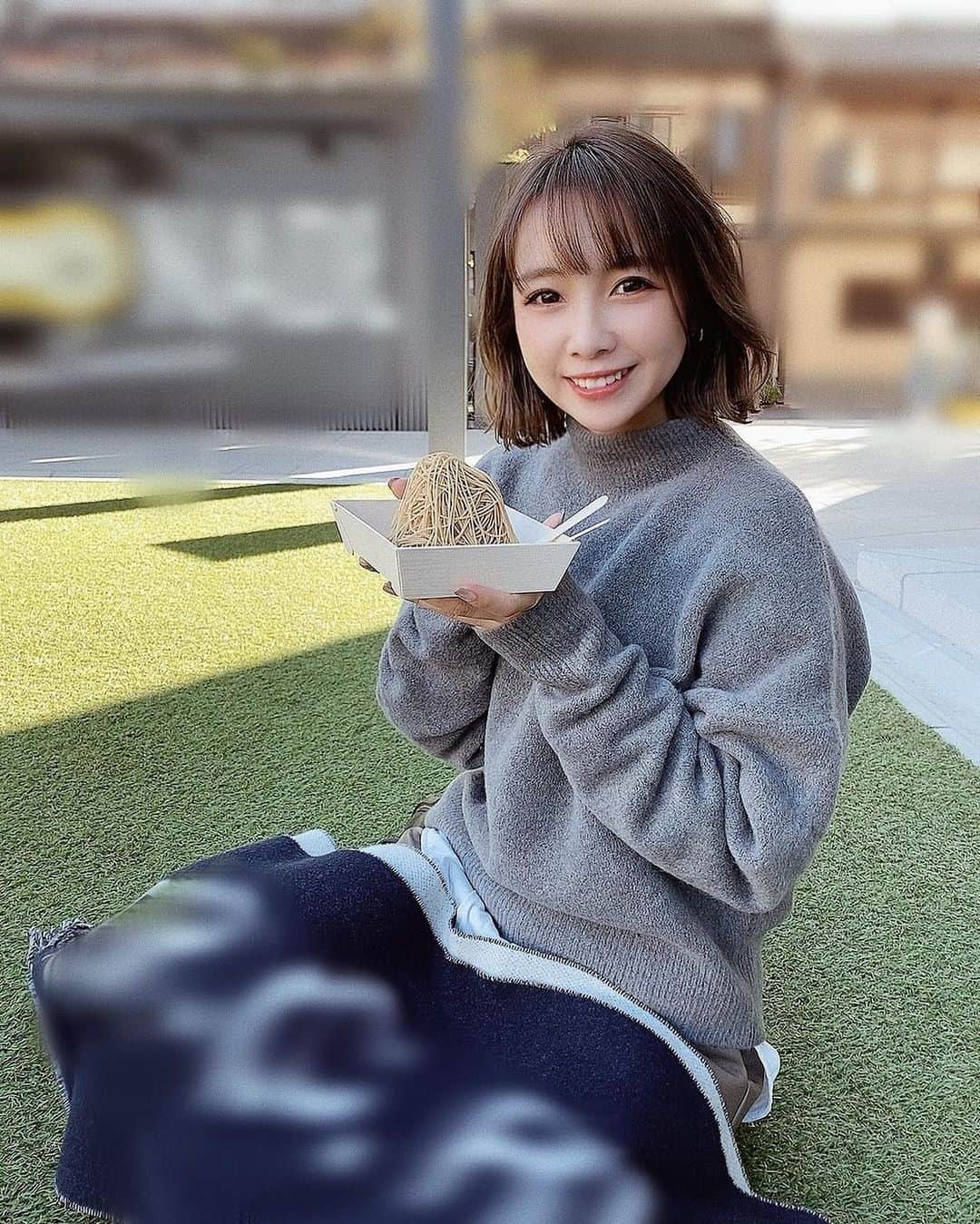 MIYUのインスタグラム：「モンブランと🐼🌱﻿ ﻿ ﻿ ﻿ すごく変わった形のモンブランさん。﻿ ﻿ ﻿ もう秋も終わるので﻿ モンブランを食べておきました🌰✨﻿ ﻿ ﻿ ﻿ ﻿ 今日はすっごく暖かかったですね☺︎︎﻿ 皆様はどんな1日でしたか？？( ˆ ˆ )﻿ ﻿ ﻿ ﻿ ﻿ #オリックス #Bs2020 #BsGirls #オリ姫﻿ #野球 #プロ野球 #オリックスバファローズ #超革新系﻿ #野球女子　#野球好き　#京セラドーム大阪　﻿ #ほっともっとフィールド神戸﻿ #モンブラン #京都 #京都モンブラン #京都カフェ﻿ #baseball #ORIX #Buffaloes #BINNOVATION﻿ #MIYU #miyu_337  #🐼 ﻿」