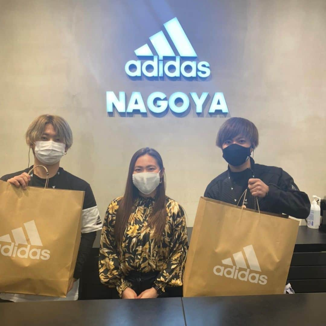 永井葉月さんのインスタグラム写真 - (永井葉月Instagram)「. . Thank you so much/// @adidastokyo  . . いつもサポートありがとうございます😊 欲しいものがありすぎて選ぶの大変だった〜。 アウターもスニーカーも可愛いの いっぱいあったよ✨ 本当に大満足の買い物🧡 名古屋店の皆さんありがとうございました✨ 皆んなはどれが欲しい？🤭 . #adidas #adidasoriginals #adidasfamily #アディダス  #アディダスコーデ #アディダスオリジナルス  #adidastokyo #adidasnagoya」11月14日 18時13分 - hazuki815hazuki