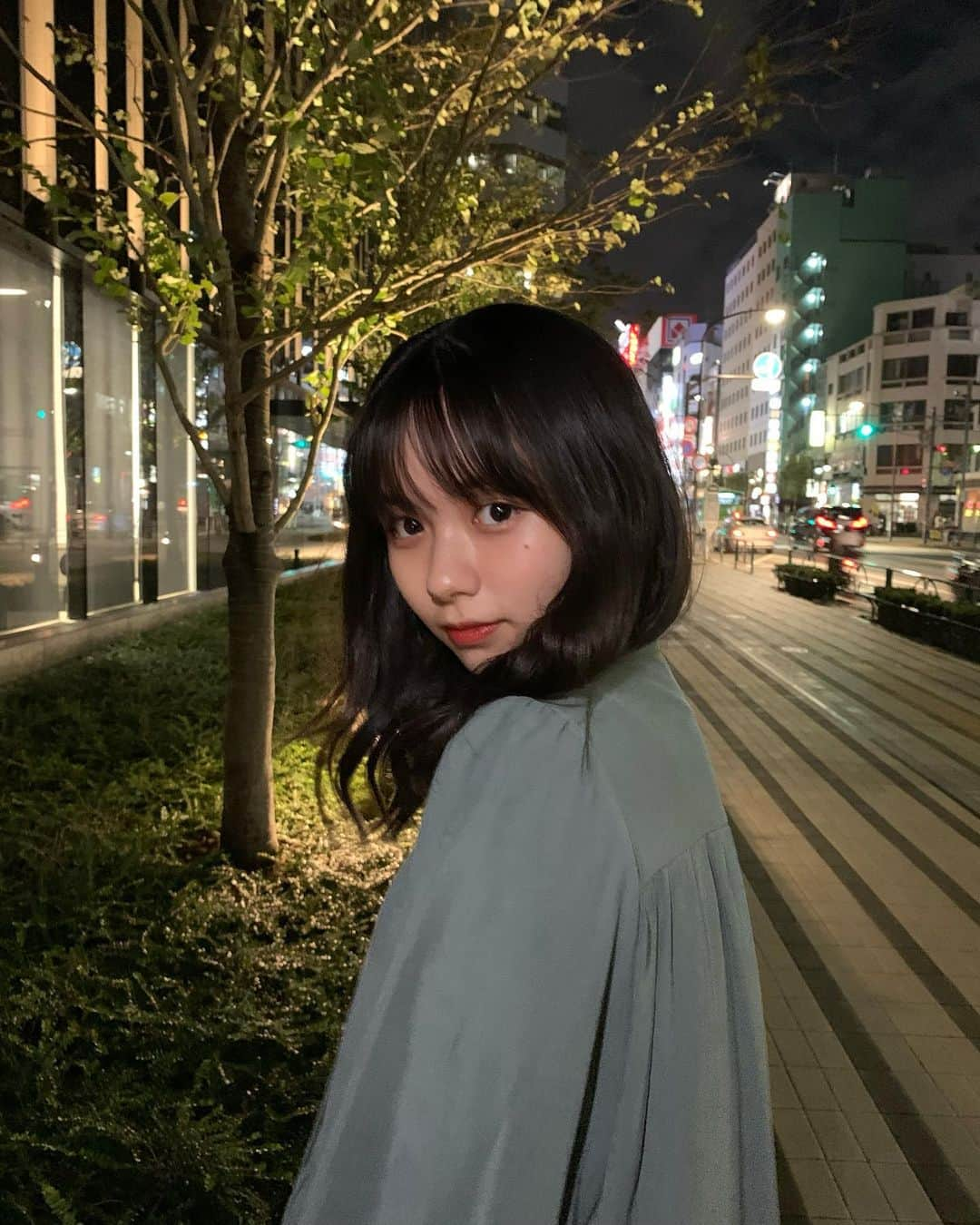 川﨑帆々花さんのインスタグラム写真 - (川﨑帆々花Instagram)「. 巻き髪かストレートどっちが好きですか？🦉 #instagood#japan#japanesegirl#hair#ootd#zara#night #ミディアムヘア#巻き髪#ゆるふわ巻き#ストレート#秋冬コーデ」11月14日 18時20分 - kawasakihonoka_official