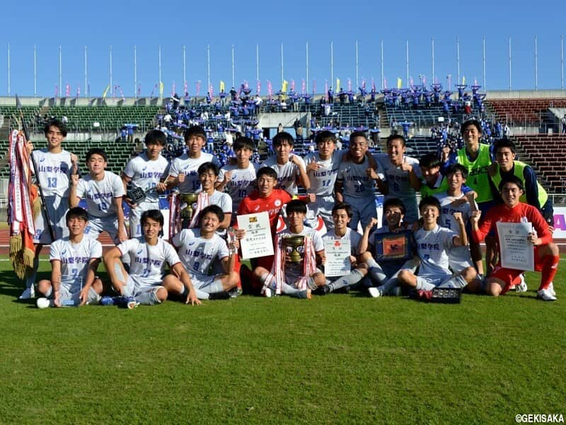 ゲキサカさんのインスタグラム写真 - (ゲキサカInstagram)「山梨学院、日本航空に逆転勝利で全国へ!! 「厚くなった選手層」生かして3年ぶり7度目の選手権出場  #高校サッカー #高校サッカー選手権 #全国高校サッカー選手権大会  #選手権 #センシュケン #都道府県予選 #山梨県予選 #山梨学院 #🏆 #優勝 #soccer #football #サッカー #フットボール #⚽️ #gekisaka #ゲキサカ」11月14日 18時15分 - gekisaka