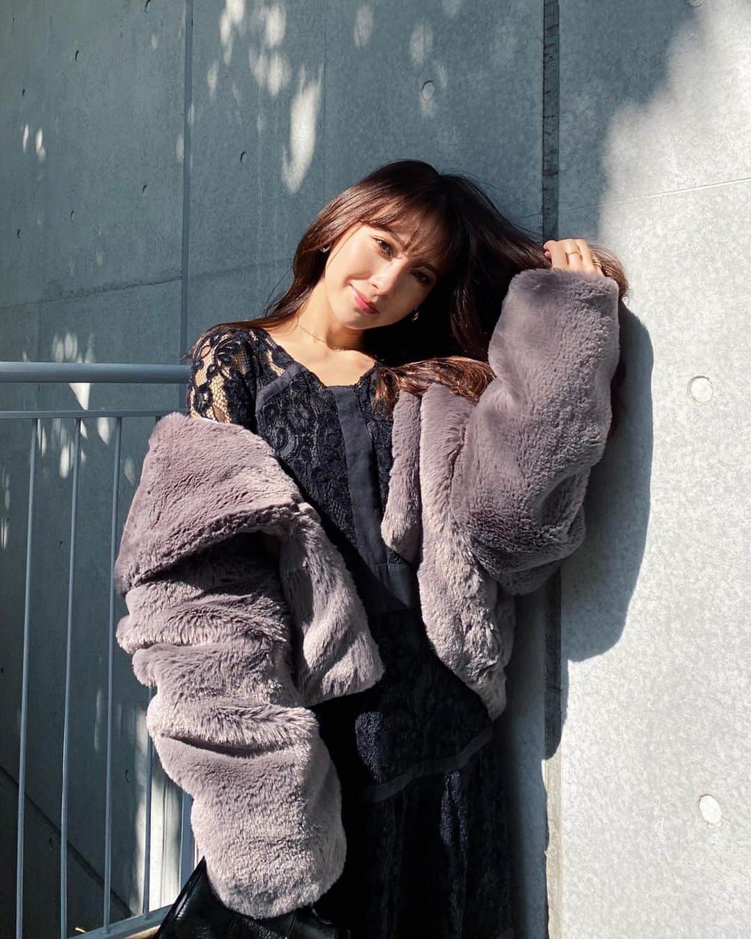 のインスタグラム：「MISATO'S CLOTHS TOMMOROW🌹 ━━━━━━━━━━━━━━━━━ 寒くなってきた今知りたい冬のおすすめコーディネートを rienda人気ショップスタッフ村岡美里がご紹介♡  画像TAPで商品詳細をチェック✔️ ━━━━━━━━━━━━━━━━━━ #rienda #SHELTTERWEBSTORE #SWS」