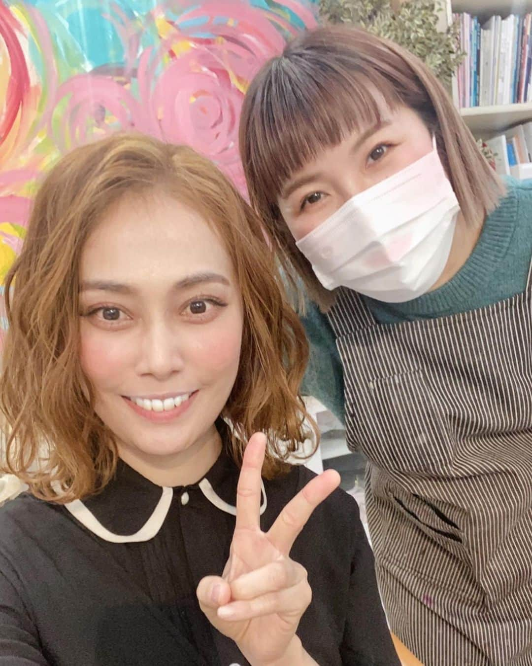 らりるRIEさんのインスタグラム写真 - (らりるRIEInstagram)「・ ・ 原宿オレンジにてカラーリング&カットしてもらいました❤️ 前髪も少し切りましたぁー🤏 ・ 気分転換で、今日はメロンさんに巻き巻きしてもらっちゃいました💕 ・ メロンさんいつも有り難うございます💕ヘアセットも最高です😊 ・ ・ ・ #原宿 #美容院  #オレンジ #orange #メロン さん #感謝」11月14日 18時17分 - rariru_r