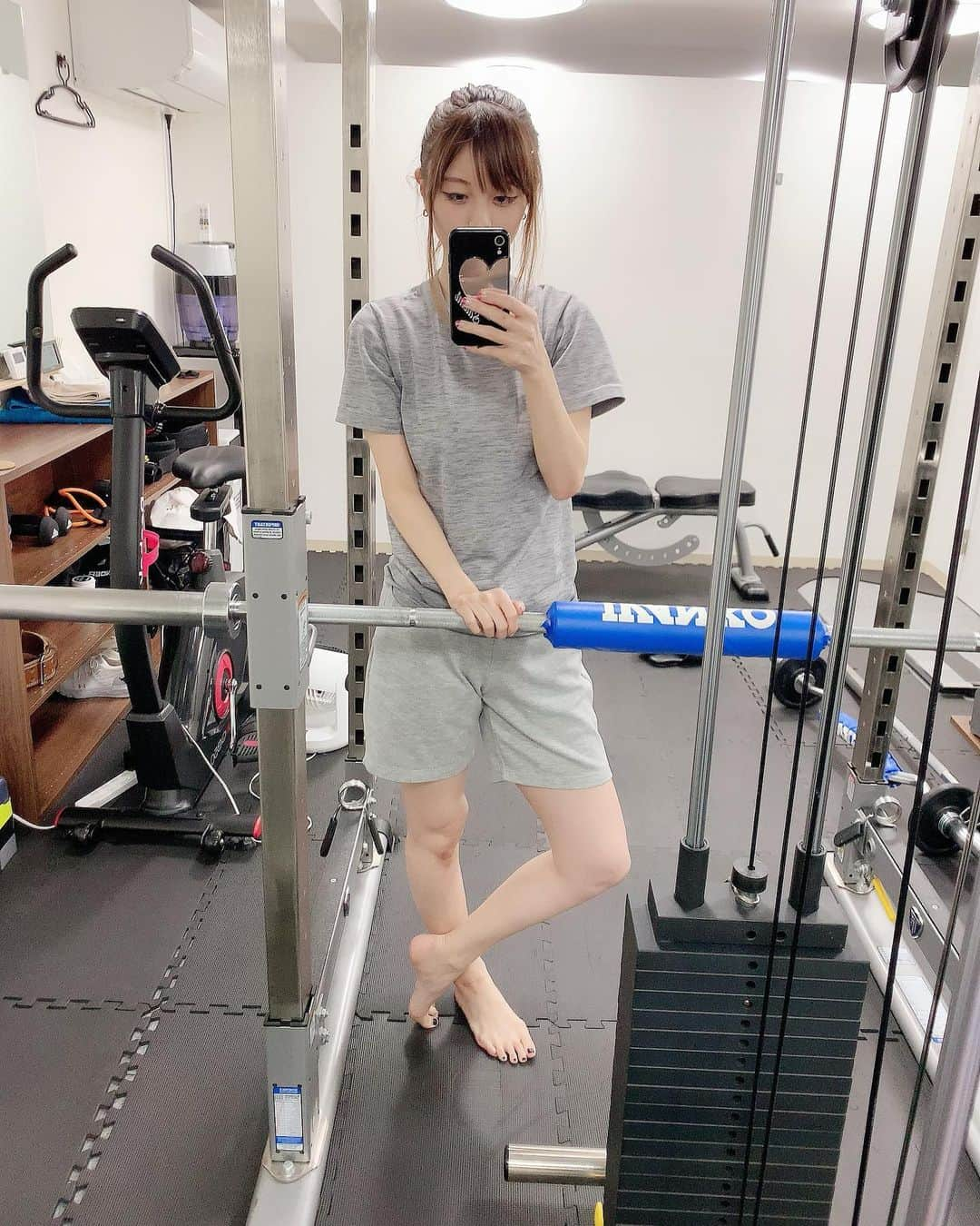 satomiさんのインスタグラム写真 - (satomiInstagram)「🏋️‍♂️(@burningincofficial)🏋️‍♂️ ・ 2回目です🏋️‍♂️ 2枚目はトレーニングウェア👚 ・ どっちがいいかなー？🤨 ・ とにかくウェアかさばるから ありがたい💕💕 ______________________________ ☺︎コーデ☺︎ マスク😷(@isyastgram_yu )(@fashion_chuson ) パーカー🧸（@rarete2015） ・ ______________________________ #筋トレ  #パーソナルトレーニング  #筋肉 #トレーニングウェア #筋トレ女子 #フィットネス女子 #トレーニングウェア #プロテイン  #ダイエット  #イケメントレーナー #美人トレーナー #新宿 #東新宿 #新宿五丁目 #新宿三丁目駅 #新宿ジム #歌舞伎町 #レンタルウェア #手ぶらでいけるジム」11月14日 18時17分 - saatoomii47