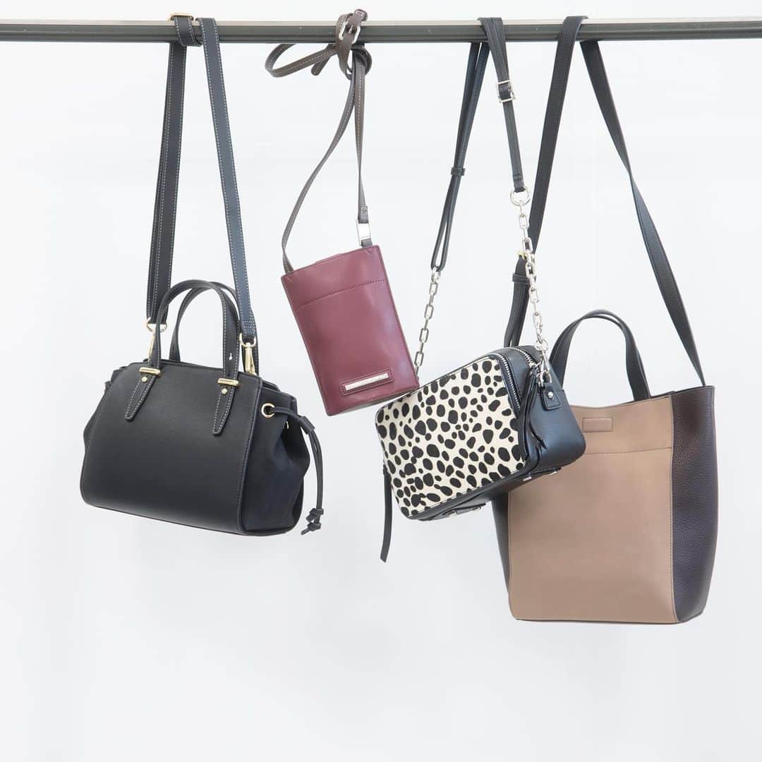 INDIVIのインスタグラム：「- pick up items -﻿ ﻿ ﻿ ワンマイルコーデにも最適なバッグアイテム。﻿ コーディネートに馴染み、合わせやすいアイテム。﻿ 柄や、カラーで全体のスタイルのポイント使いとしてもおすすめです！﻿ ﻿ ﻿ ✴︎bag.¥10,450(税込)﻿ ✴︎no.127-09111﻿ ﻿ ✴︎bag.¥8,690(税込)﻿ ✴︎no.127-09110﻿ ﻿ ✴︎bag.¥17,050(税込)﻿ ✴︎no.127-09112﻿ ﻿ ✴︎bag.¥10,450(税込)﻿ ✴︎no.127-09104﻿ ※左から順に記載﻿ ﻿ ﻿ #INDIVI﻿ #インディヴィ」