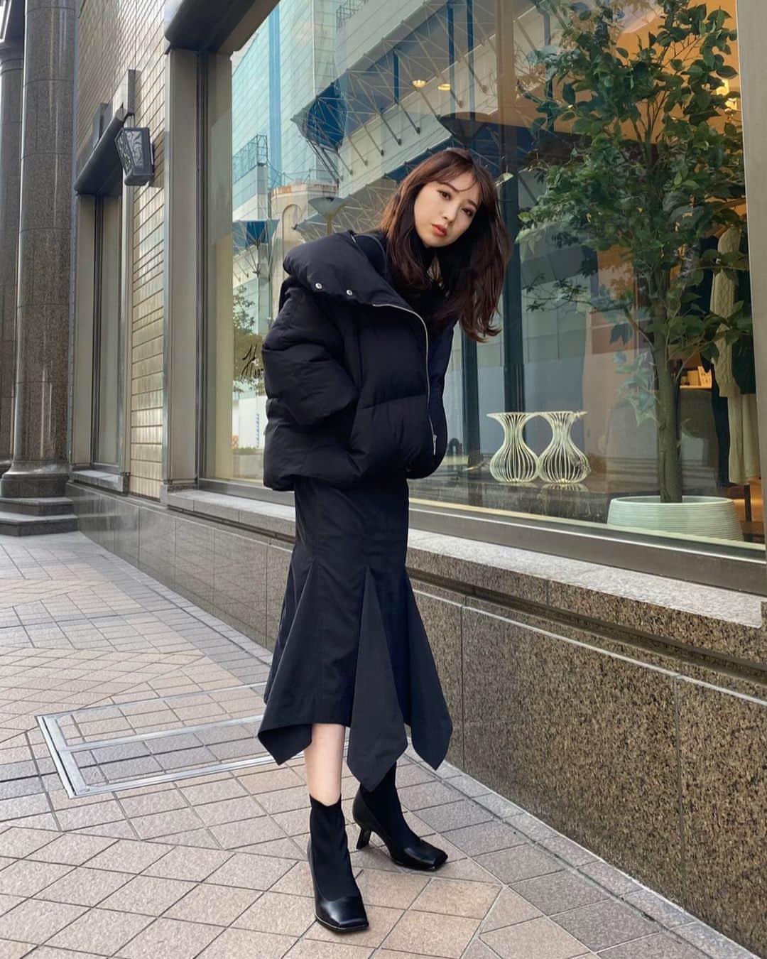 のインスタグラム：「MISATO'S CLOTHS TOMMOROW🌹 ━━━━━━━━━━━━━━━━━ 寒くなってきた今知りたい冬のおすすめコーディネートを rienda人気ショップスタッフ村岡美里がご紹介♡  画像TAPで商品詳細をチェック✔️ ━━━━━━━━━━━━━━━━━━ #rienda #SHELTTERWEBSTORE #SWS」