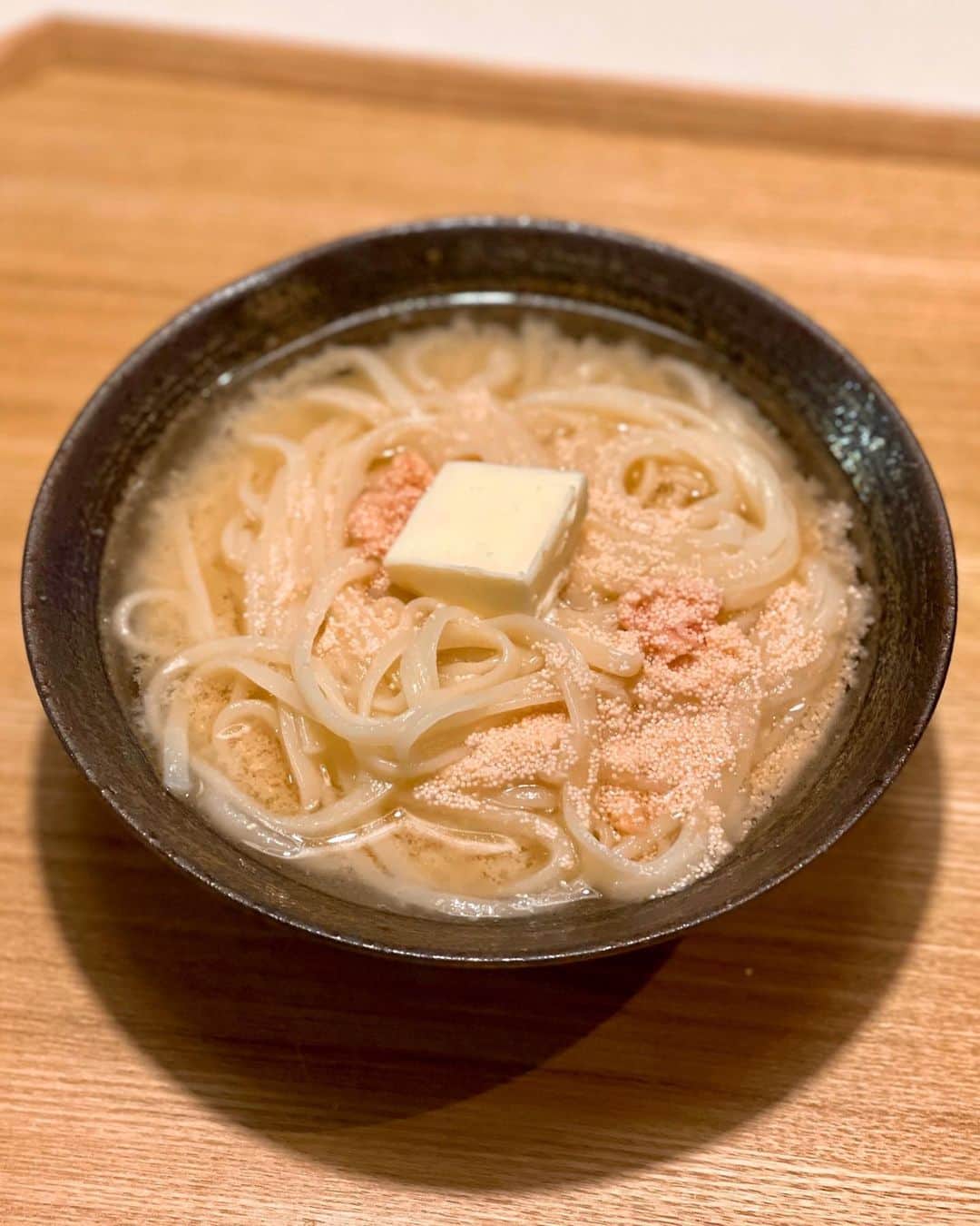 秋山具義さんのインスタグラム写真 - (秋山具義Instagram)「夕飯で、バターたらこ出汁うどん、やさしく美味し〜♡﻿ ﻿ #グギメシ #具義うどん2020」11月14日 18時37分 - gugitter