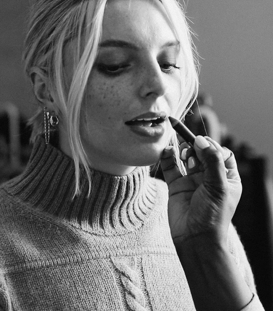 Estée Lalondeのインスタグラム：「BTS 🖤  Moment captured by @rebecca.munroe」